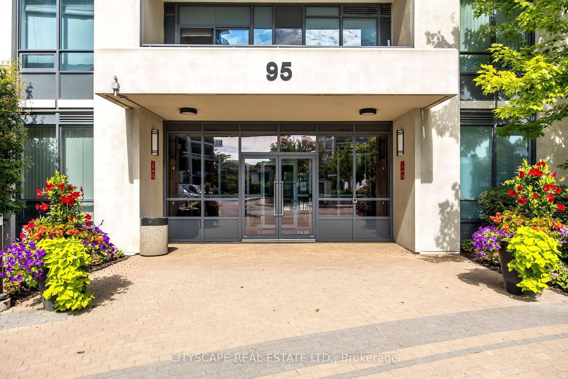 Vaughan, ON L4J 0J1,95 North Park RD #319