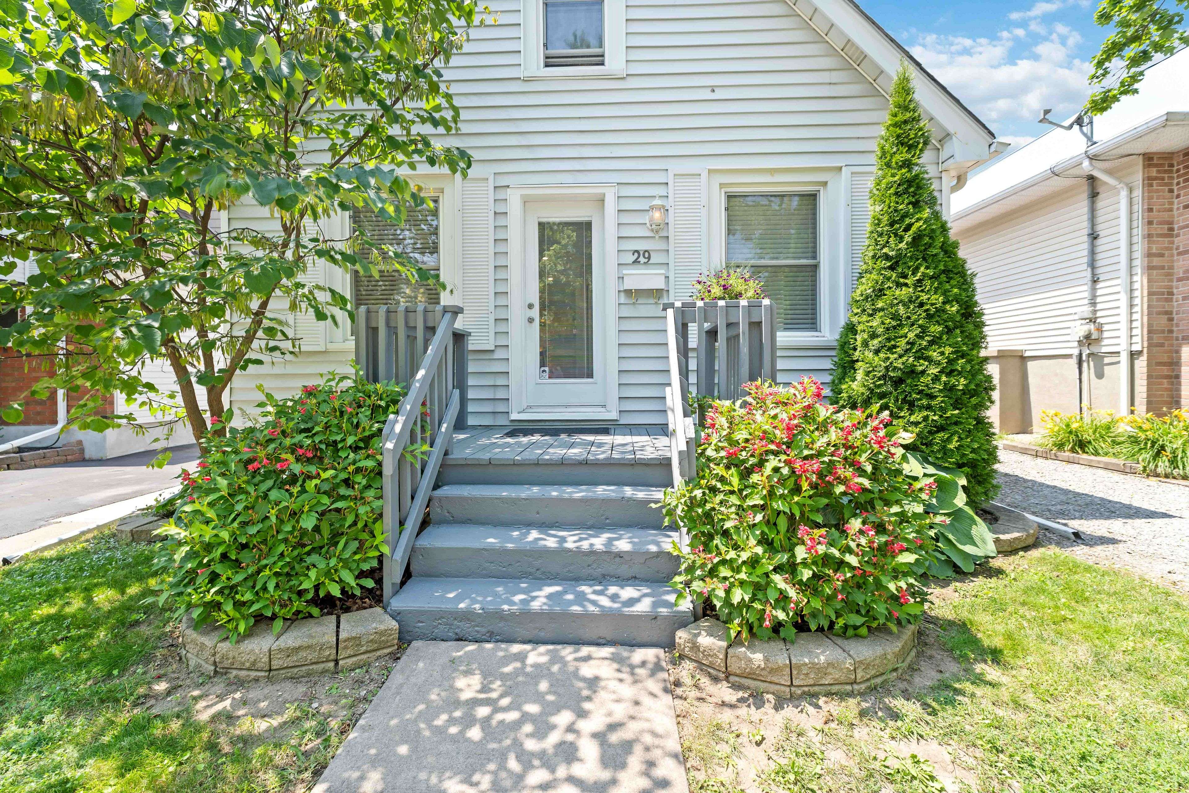 St. Catharines, ON L2R 6J2,29 Mildred AVE