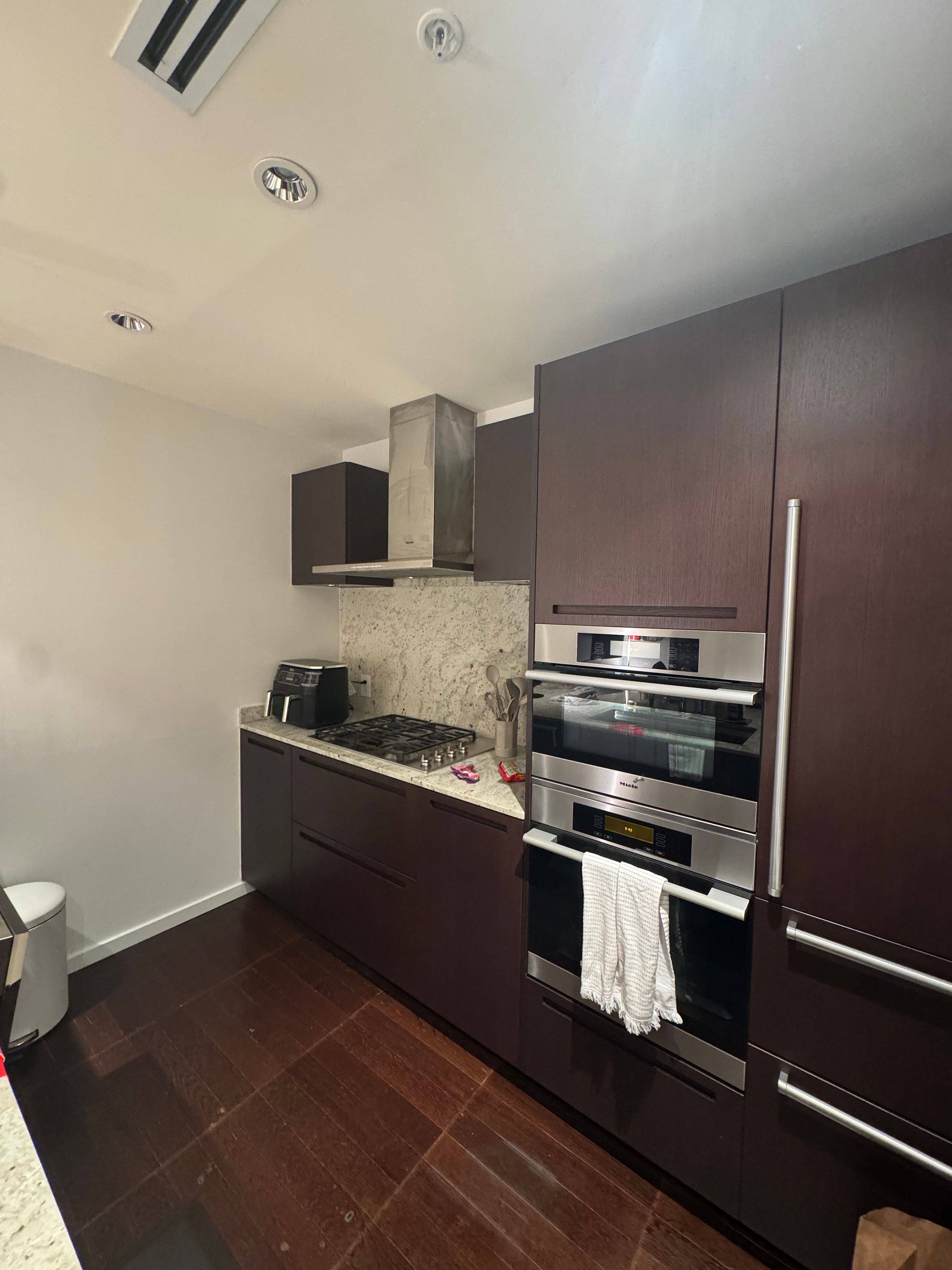 Toronto C01, ON M5H 0A2,180 UNIVERSITY AVE #4604