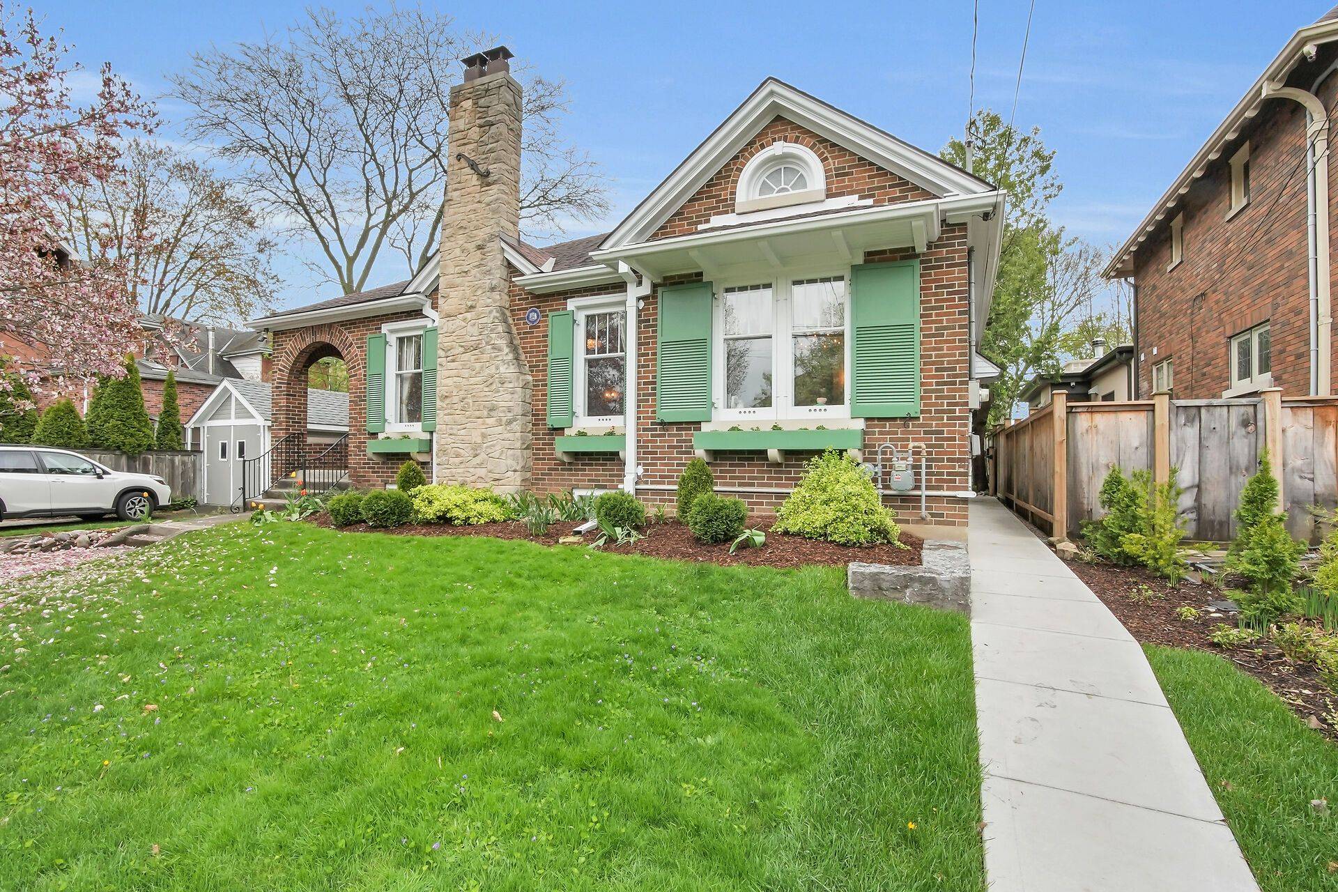 London East, ON N6A 2C6,329 Victoria ST