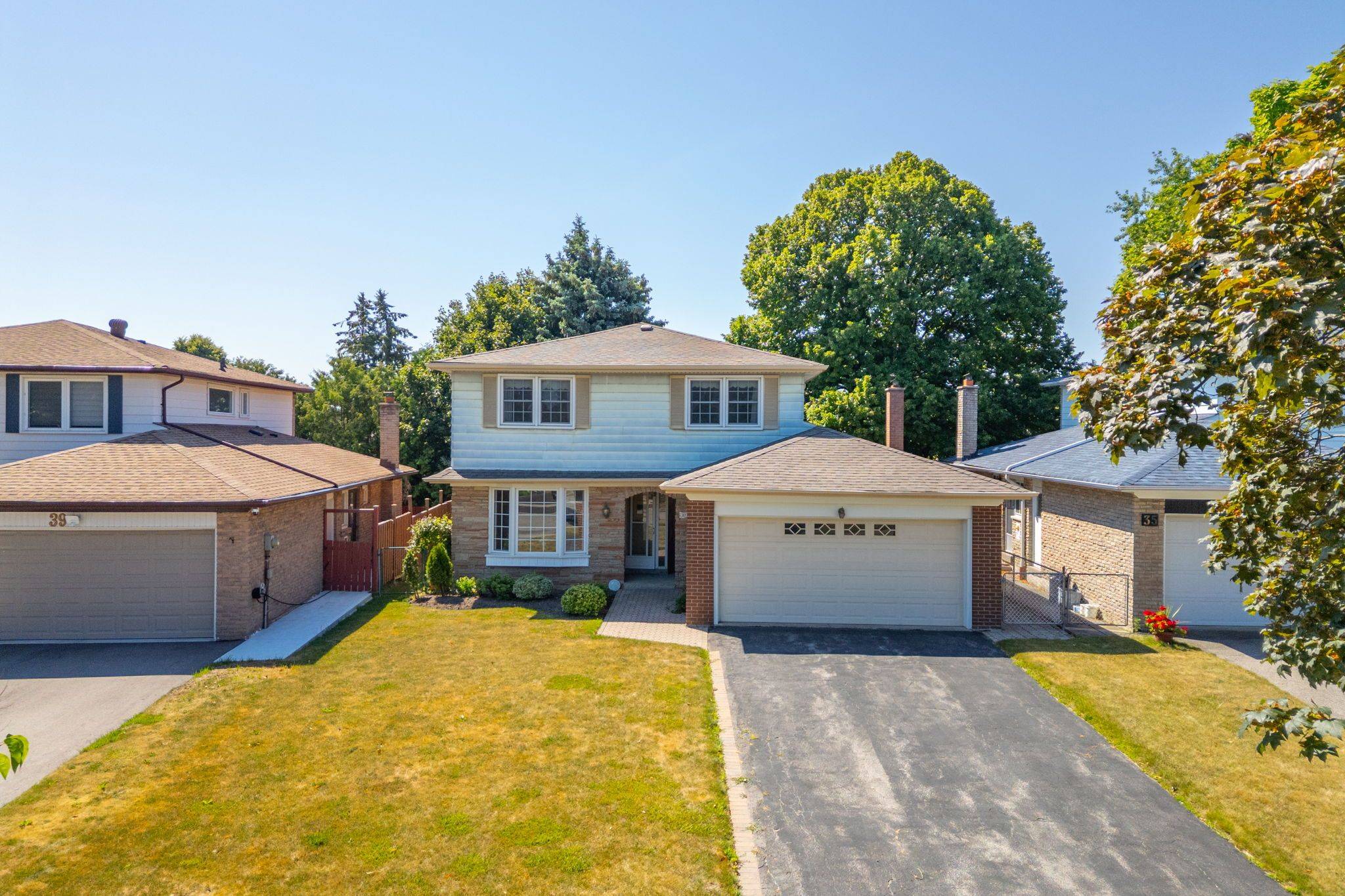 Toronto E07, ON M1S 2L9,37 Boarhill DR