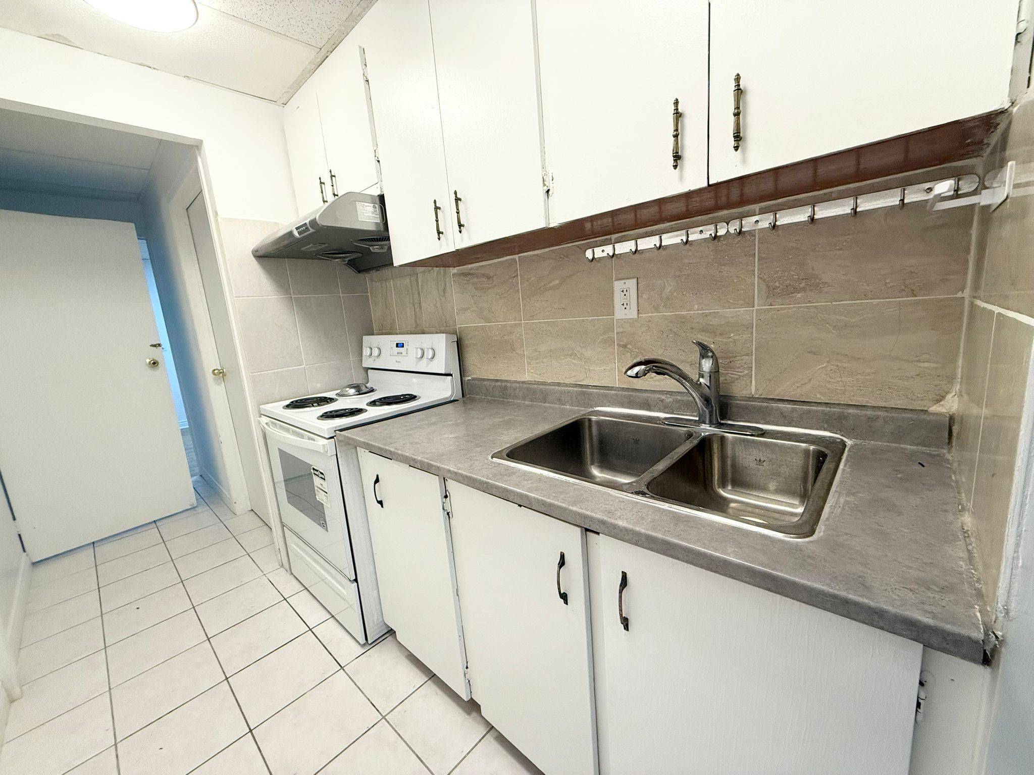 Toronto E05, ON M1S 4E6,136 Bellefontine ST #Lower