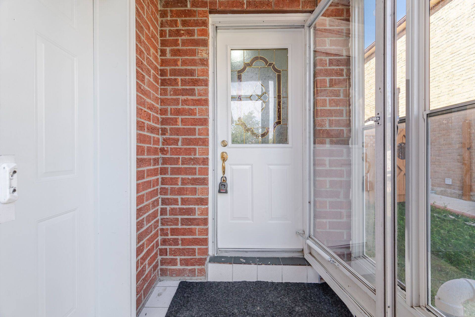 Brampton, ON L6Z 3V9,27 Jay ST