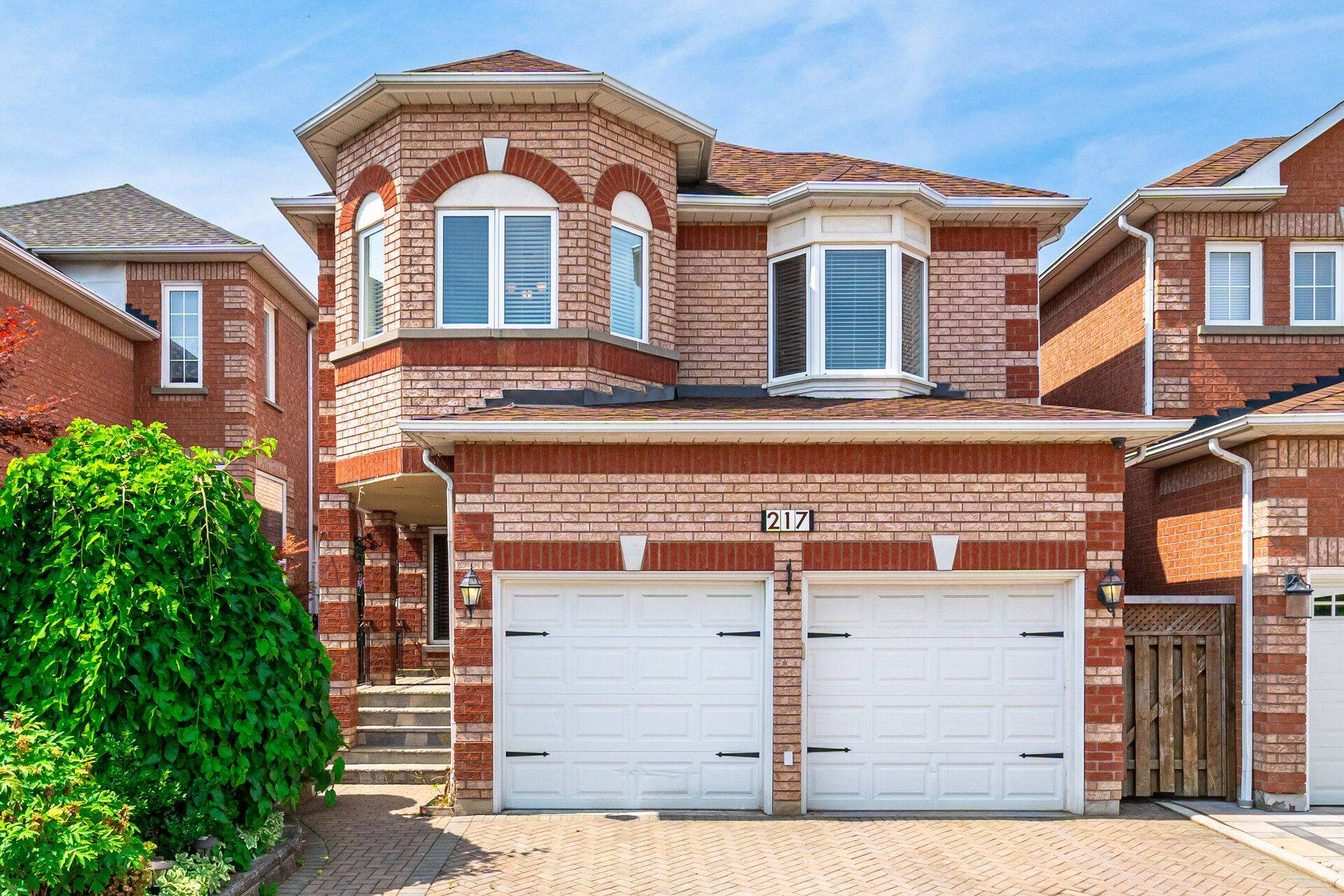 Mississauga, ON L5B 4C3,217 Cossack CT