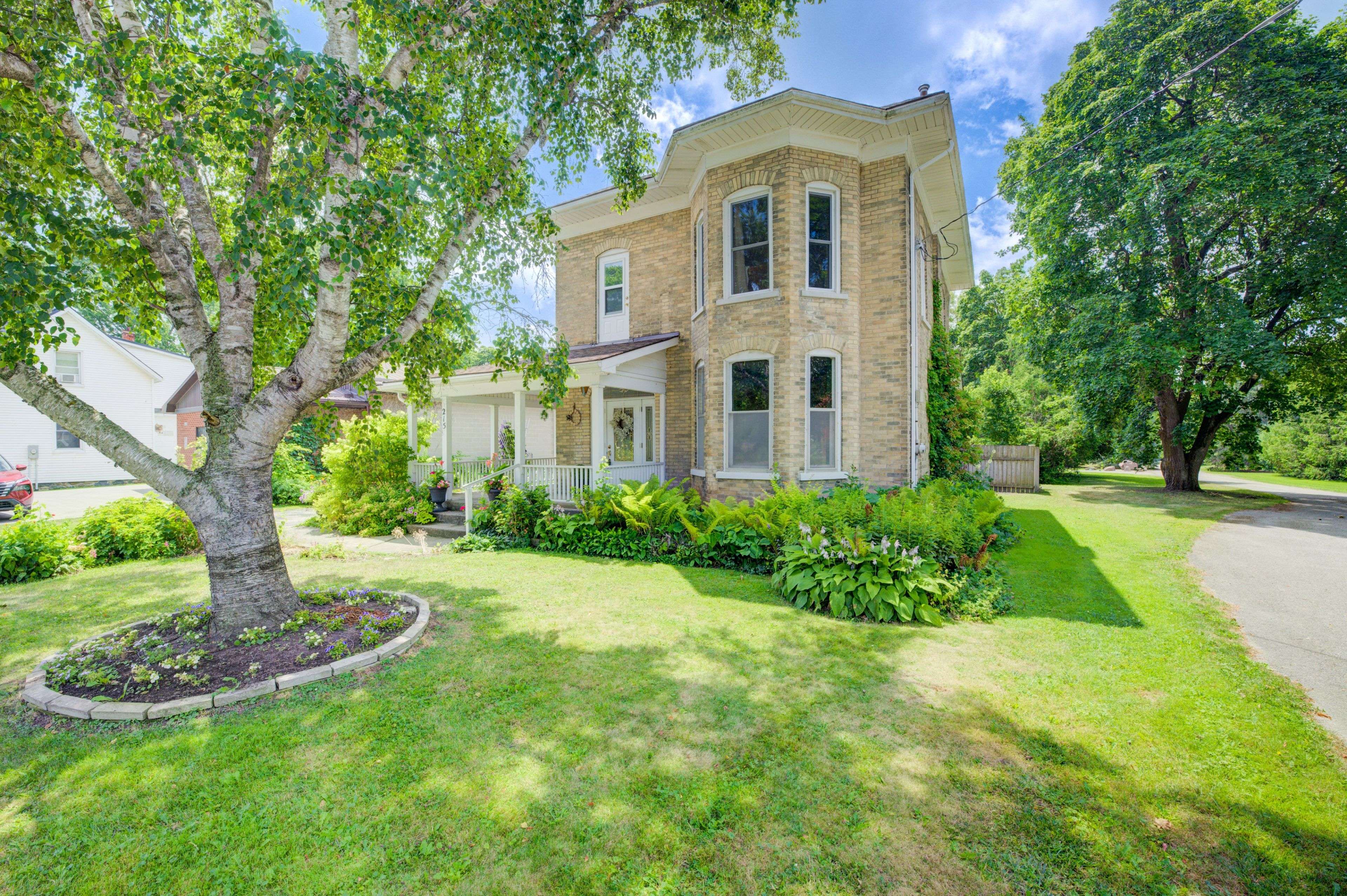 Perth South, ON N0K 1X0,215 Huron RD