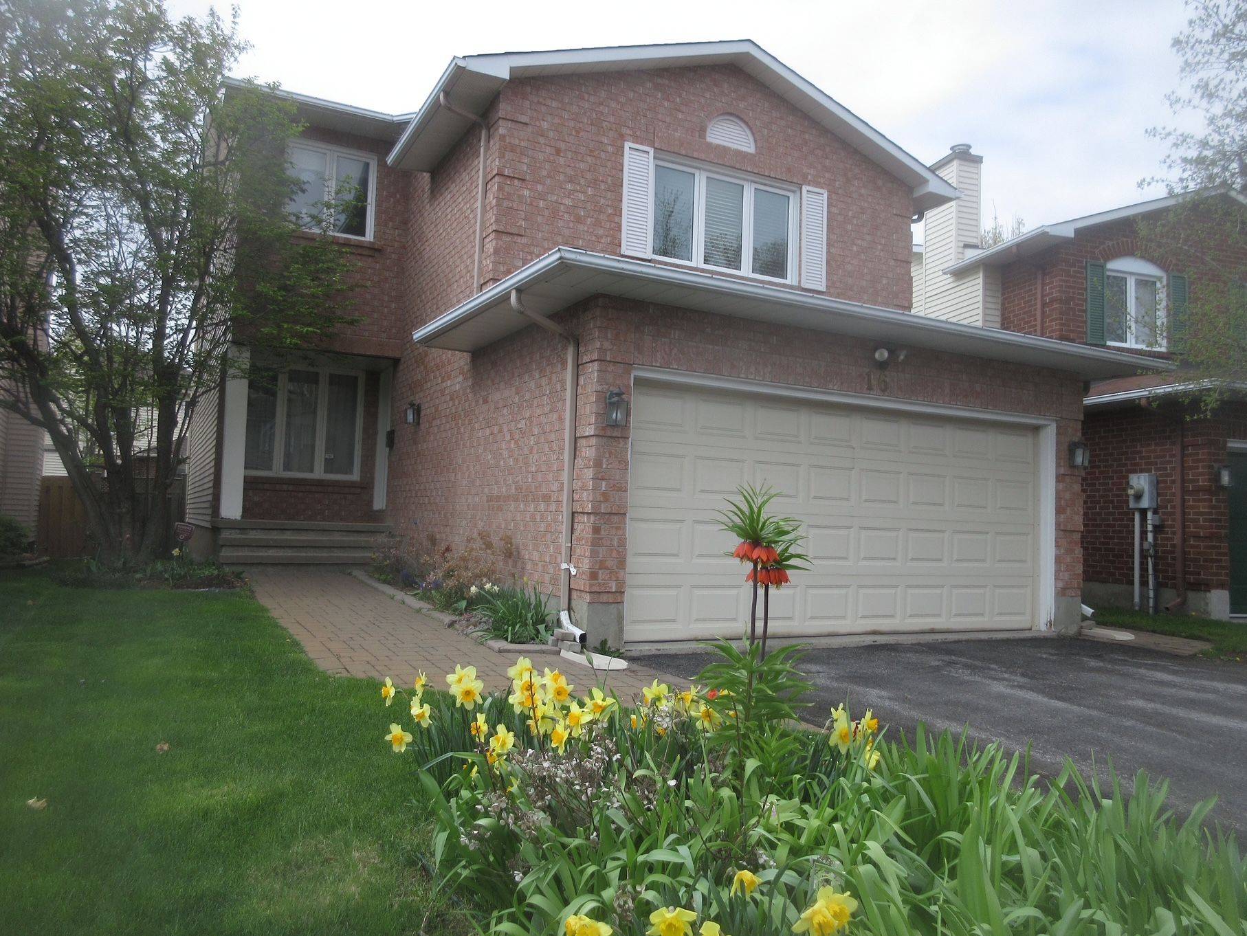 Kanata, ON K2M 1M4,16 Chickasaw CRES