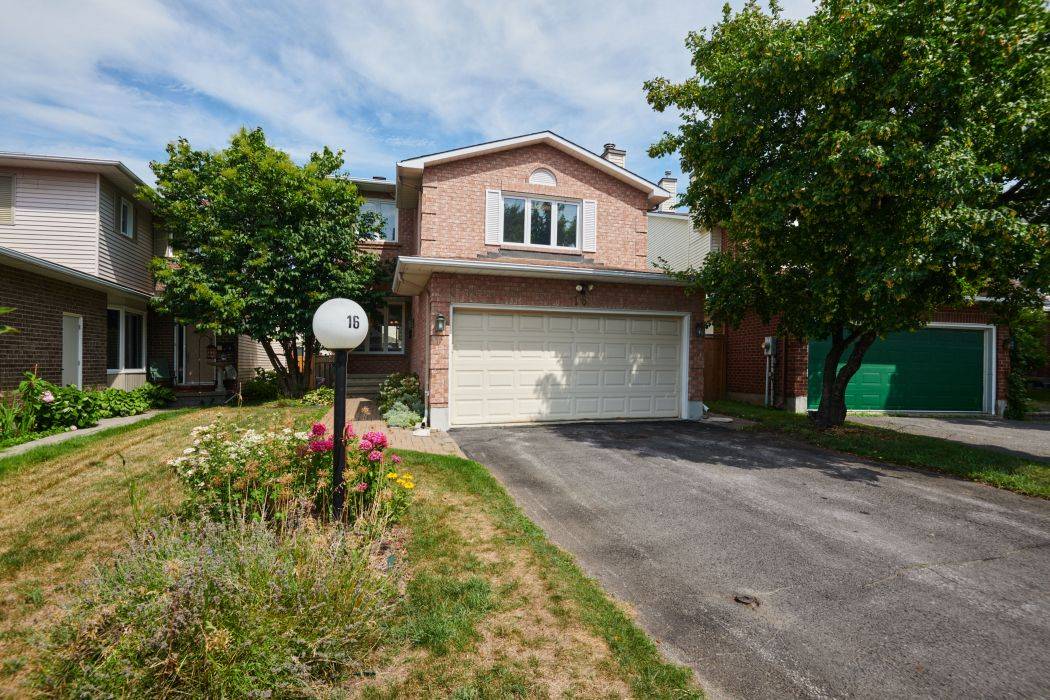 Kanata, ON K2M 1M4,16 Chickasaw CRES
