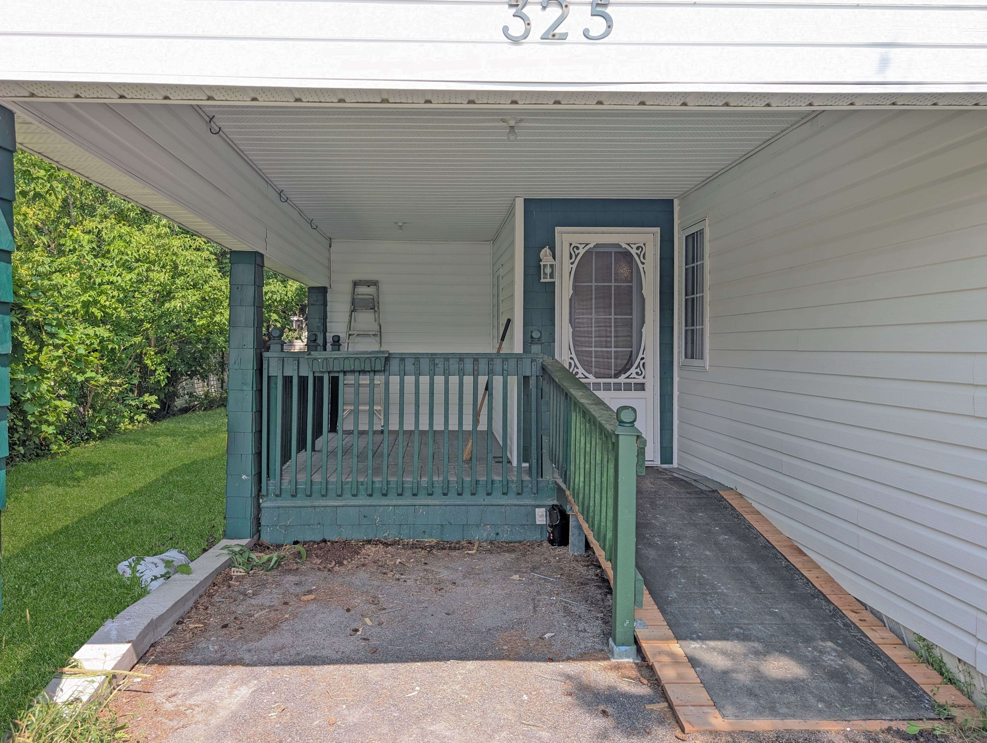 North Glengarry, ON K0C 1A0,325 Dominion St N/A S