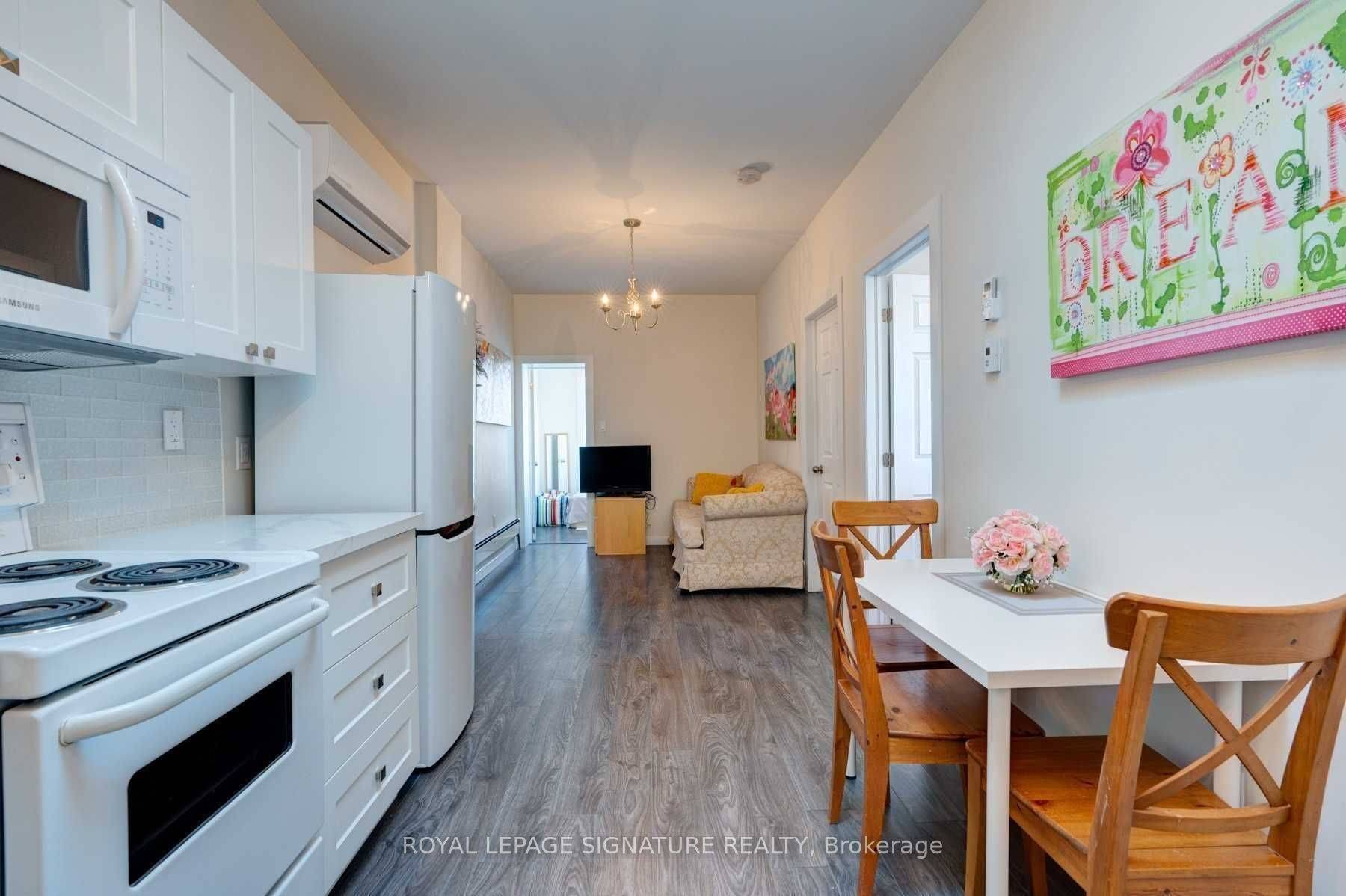 Toronto E06, ON M1L 1C1,3224 Danforth AVE #3