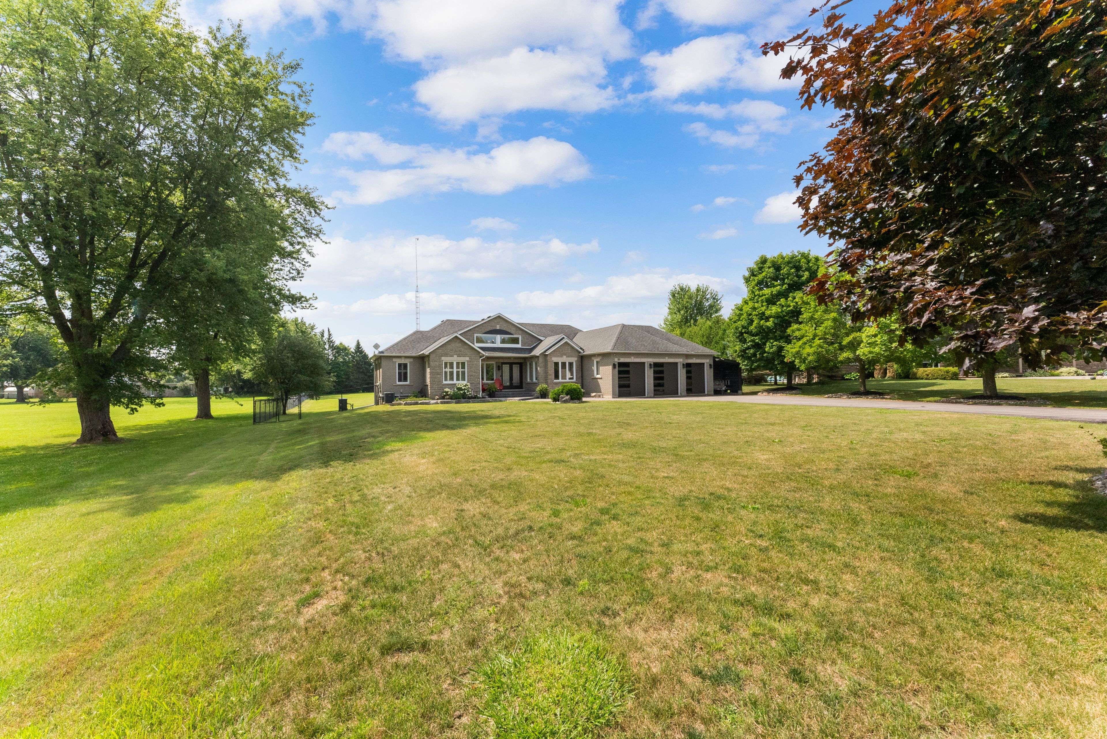 Oshawa, ON L1H 0M3,89 Hurd ST