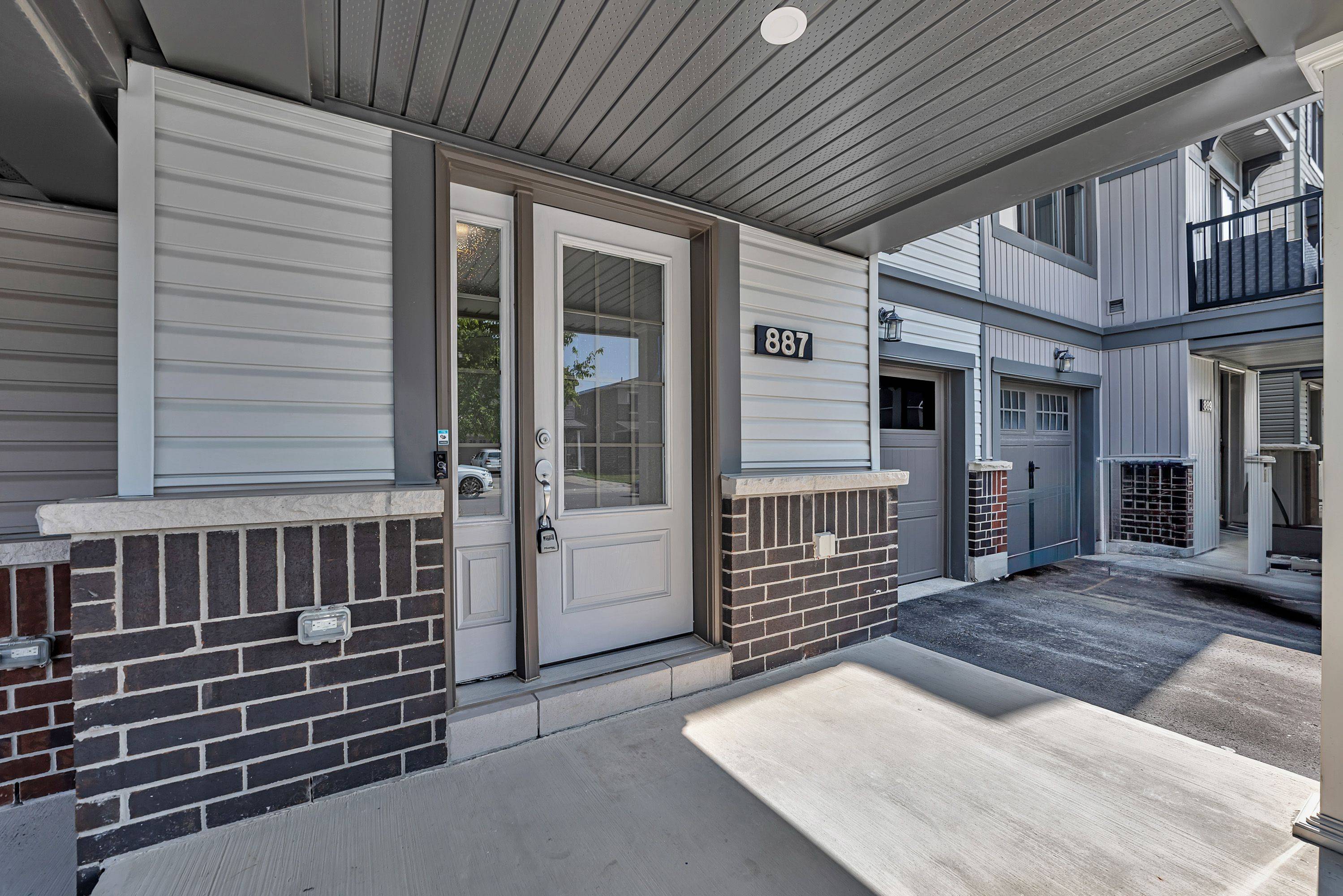 Barrhaven, ON K2J 6G6,887 Kilbirnie DR