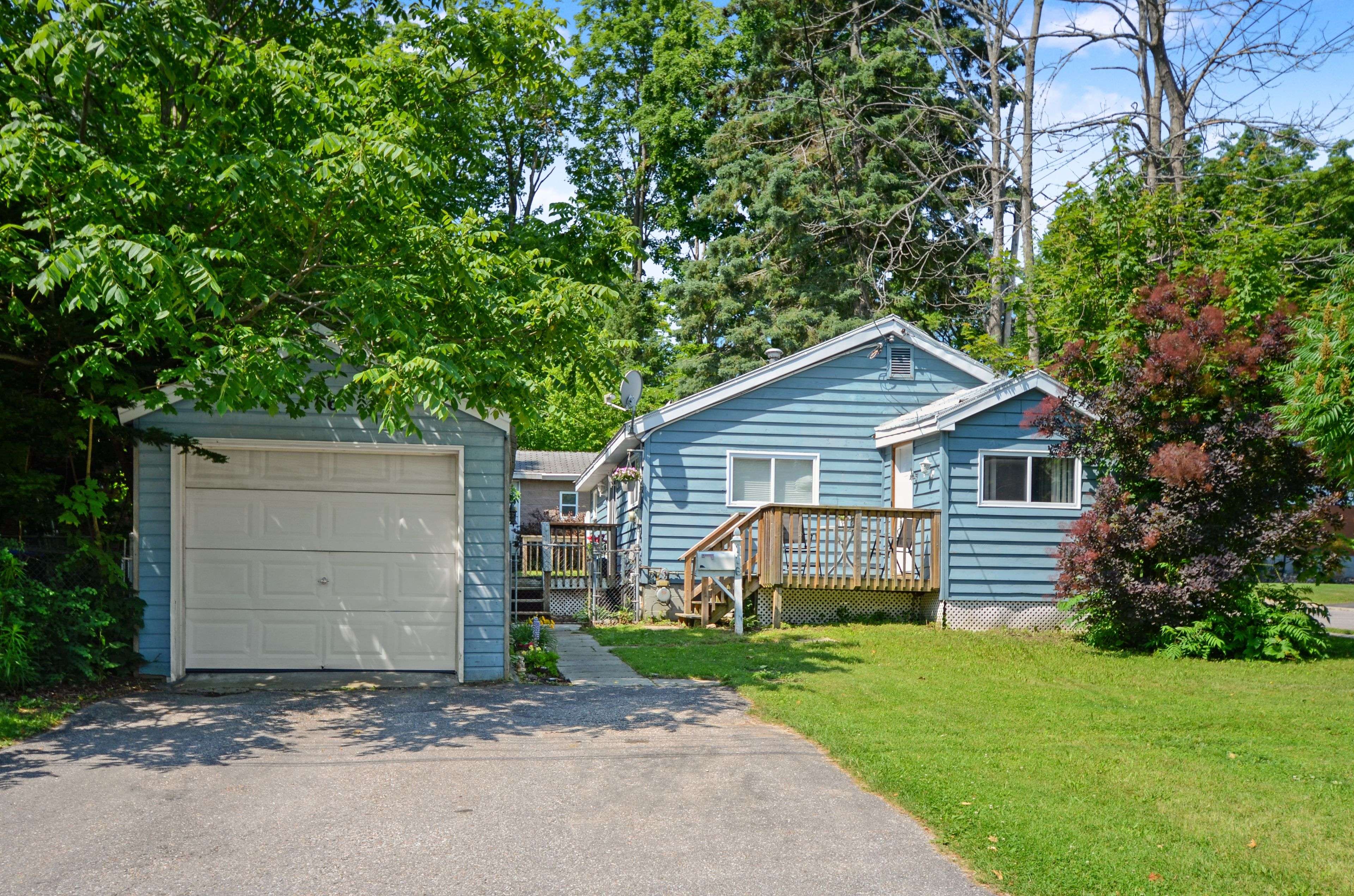 Midland, ON L4R 4B8,116 Ninth ST