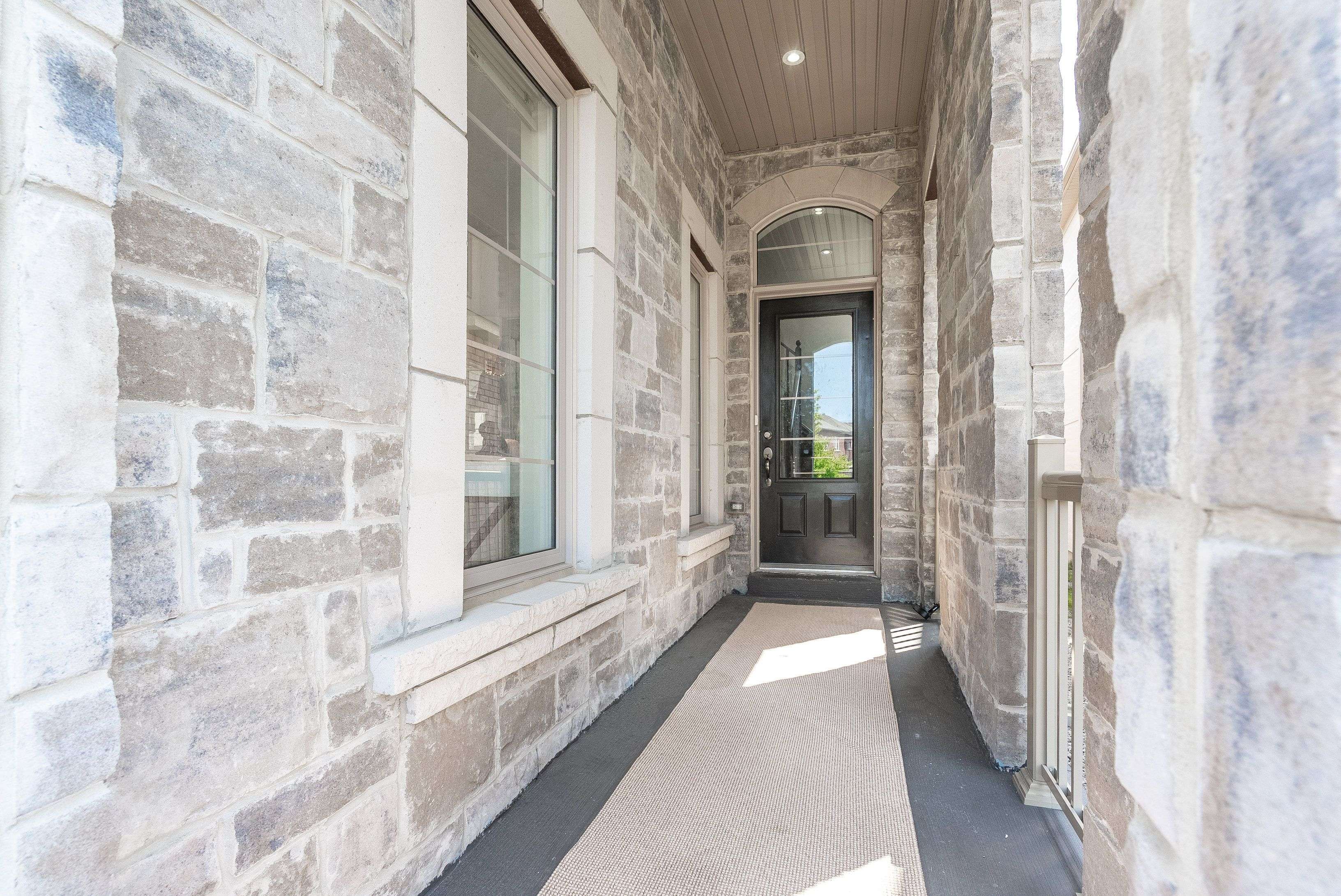East Gwillimbury, ON L0G 1V0,33 Kavanagh AVE