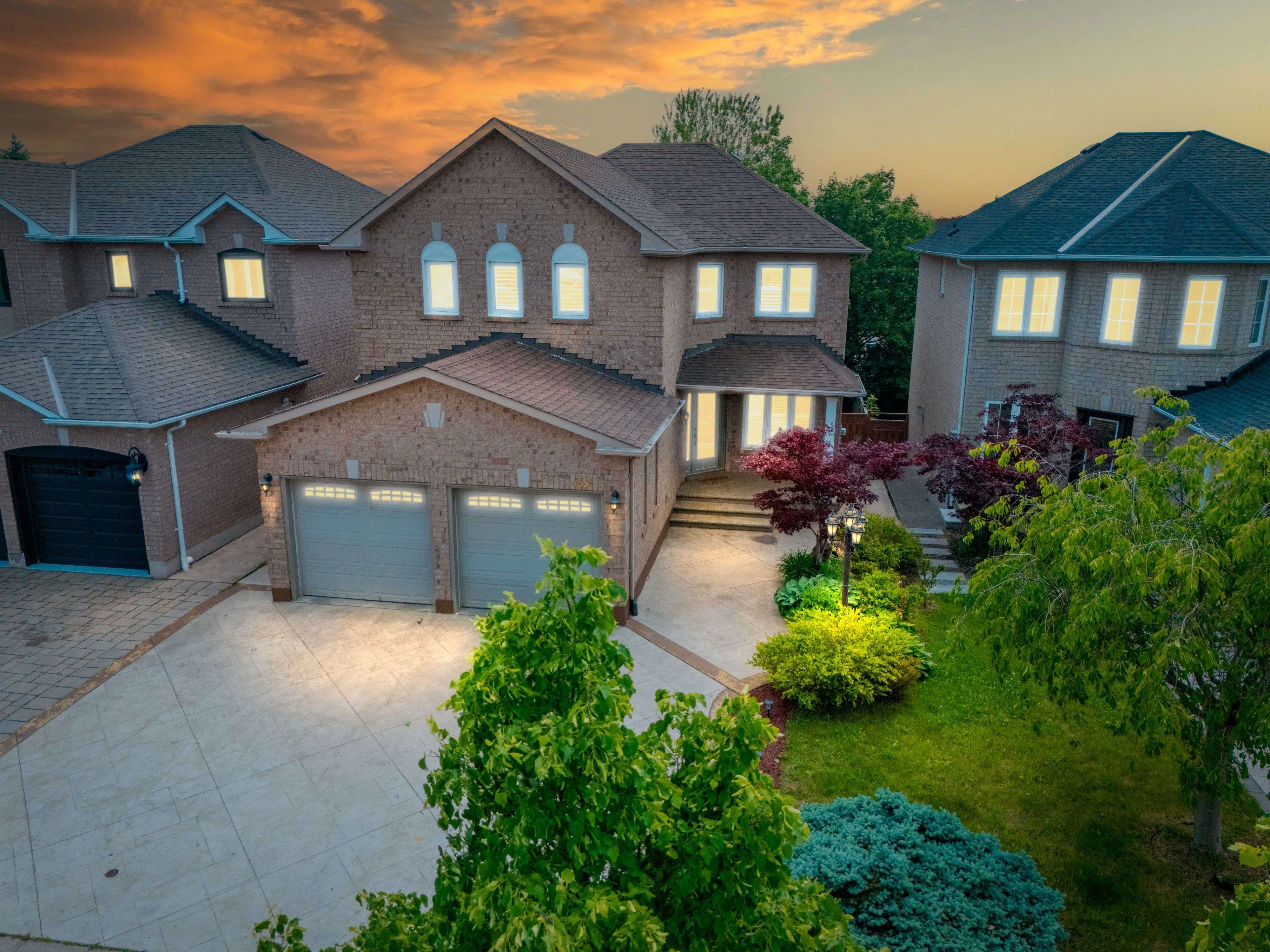Mississauga, ON L5V 2G5,6356 Newcombe DR