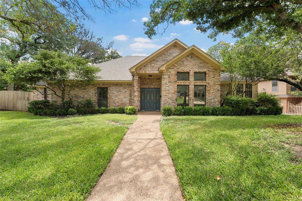 Woodway, TX 76712,800 Wooded Crest Drive