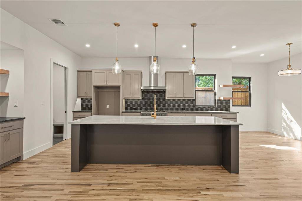Dallas, TX 75223,1030 Parkview Avenue