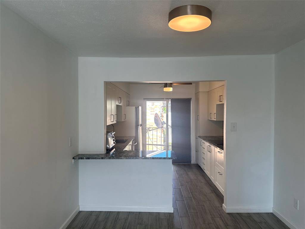 Dallas, TX 75231,8087 Meadow Road #228