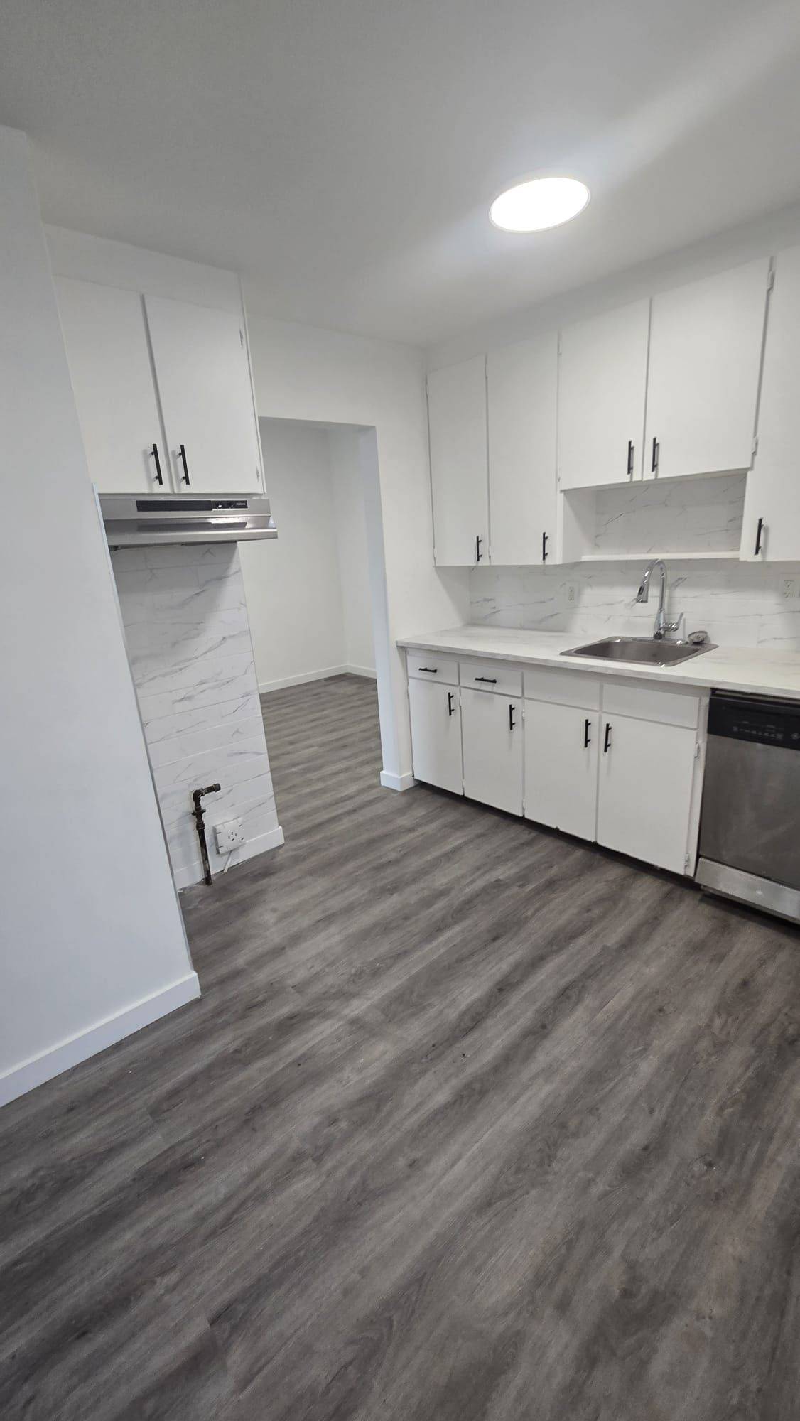 Newmarket, ON L3Y 2T3,24 Walter AVE #Upper