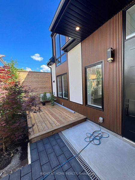Toronto E01, ON M4M 3A8,11 Rushbrooke AVE E #Laneway