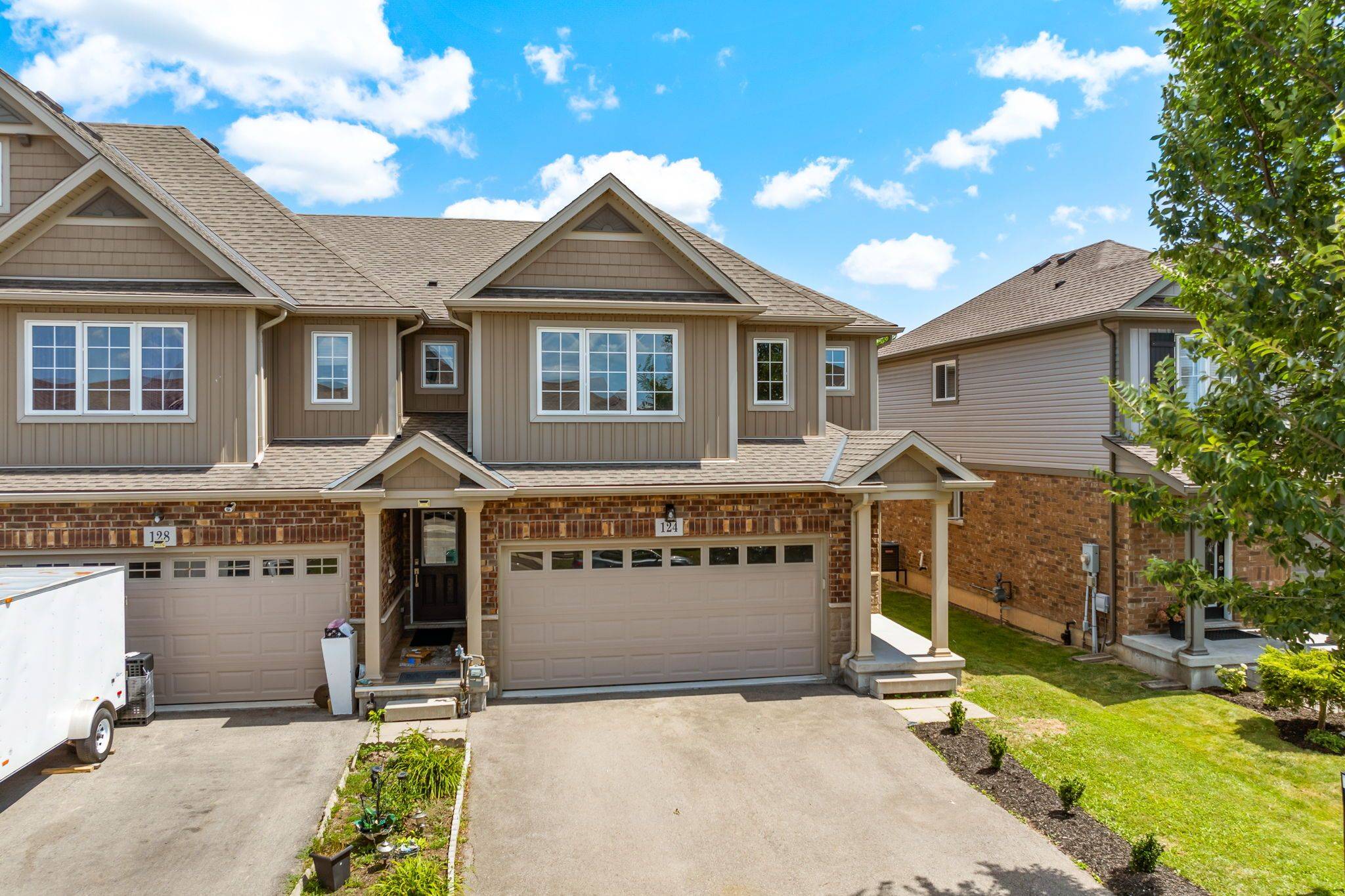 Welland, ON L3C 0B7,124 Roselawn CRES