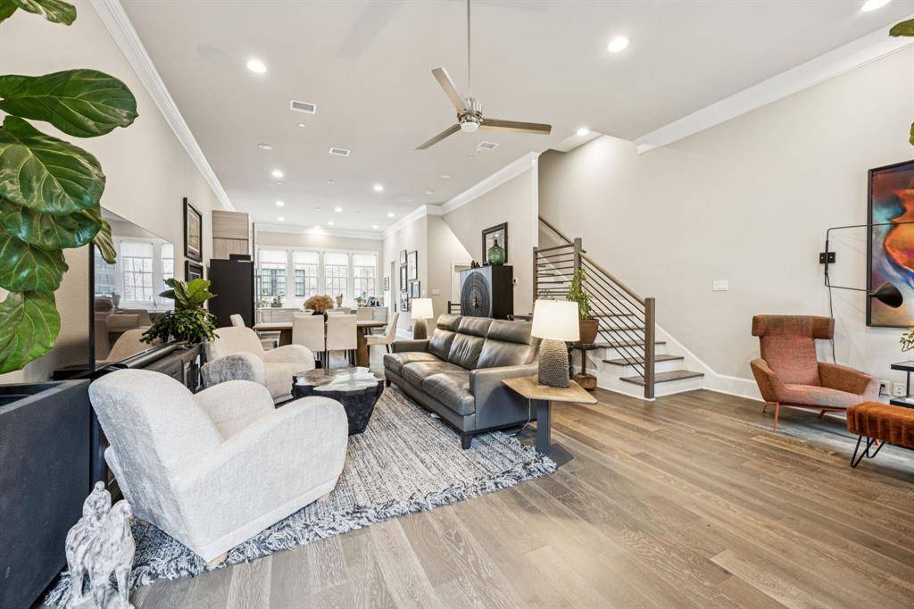 Addison, TX 75001,14932 Oak Street
