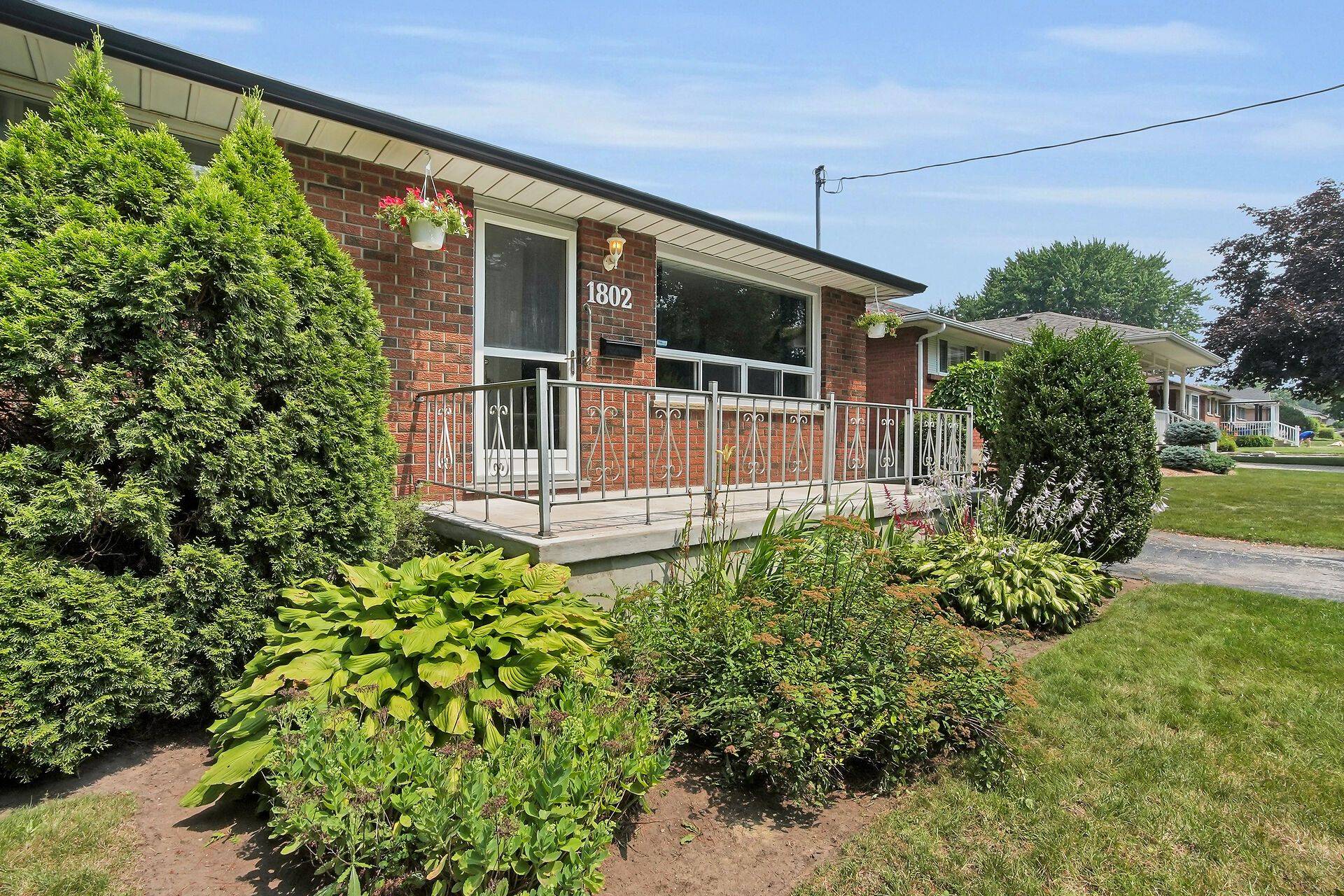 London East, ON N5W 1Z3,1802 Whitehall DR