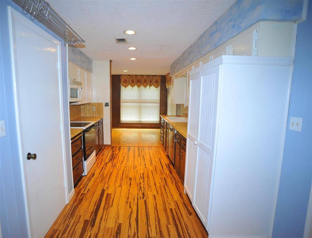 Runaway Bay, TX 76426,305 Shady Oaks Drive