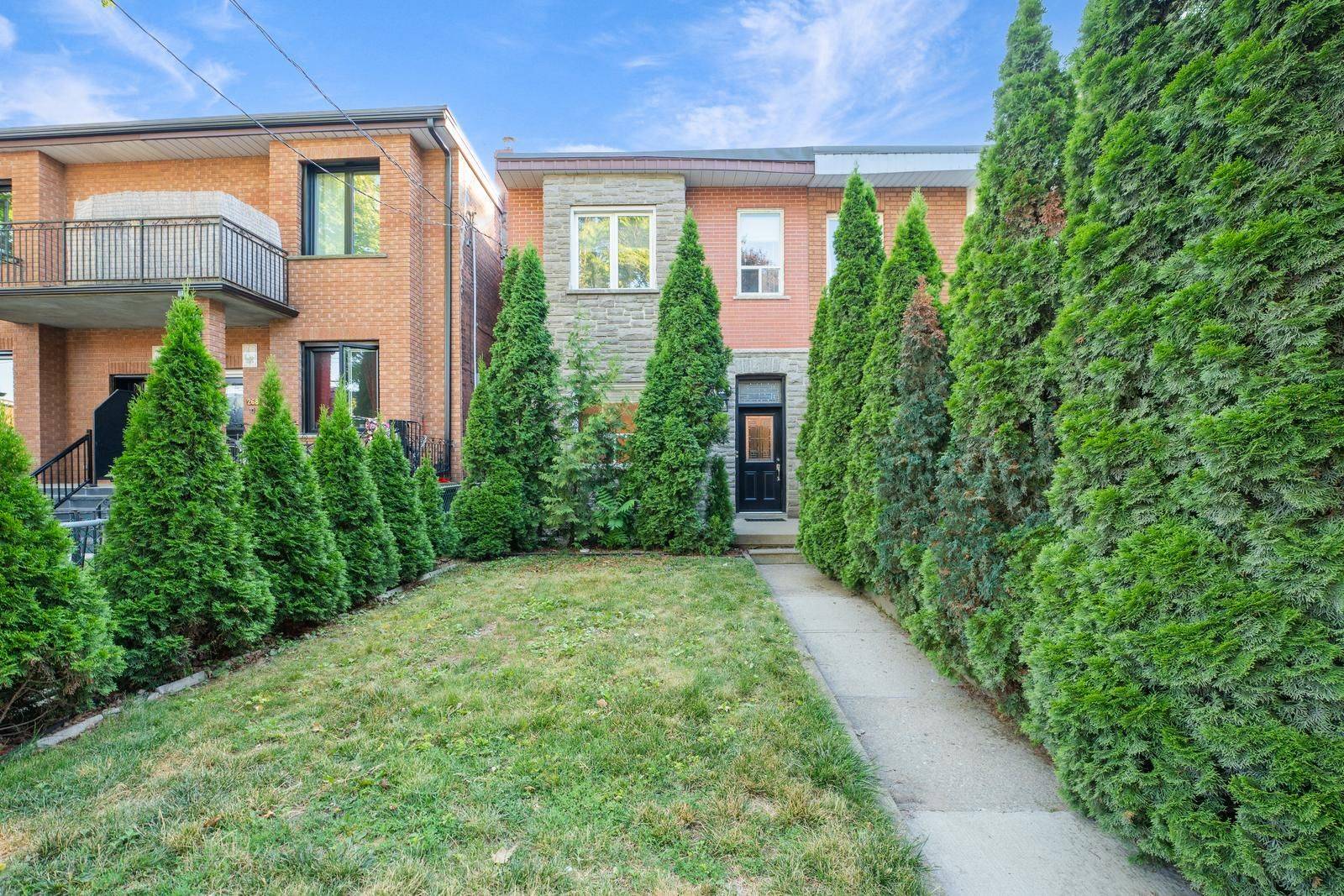 Toronto C01, ON M6G 2Y6,270 Clinton ST