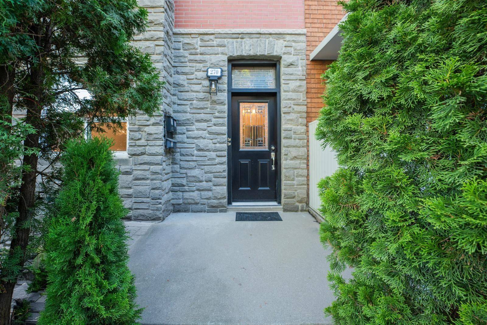 Toronto C01, ON M6G 2Y6,270 Clinton ST