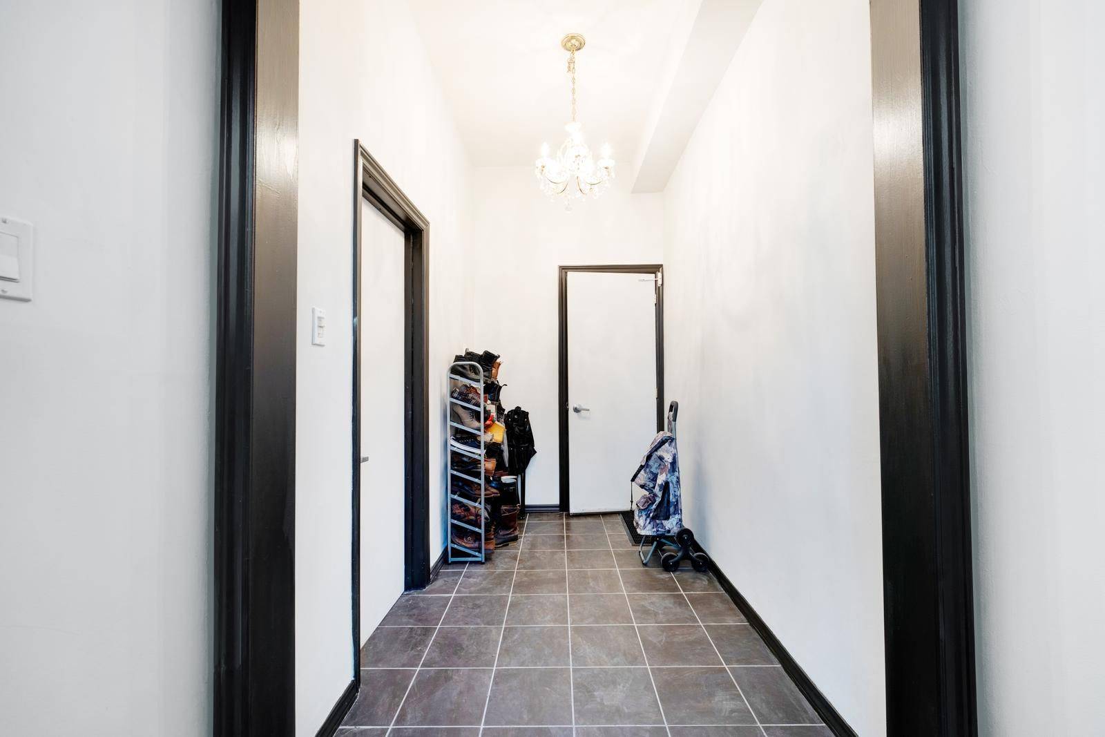 Toronto C01, ON M6G 2Y6,270 Clinton ST