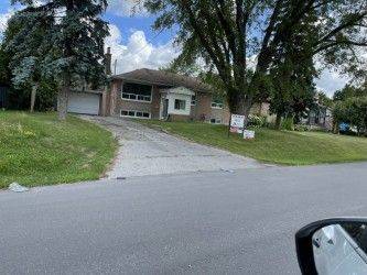King, ON L7B 1H1,142 Kingslynn DR