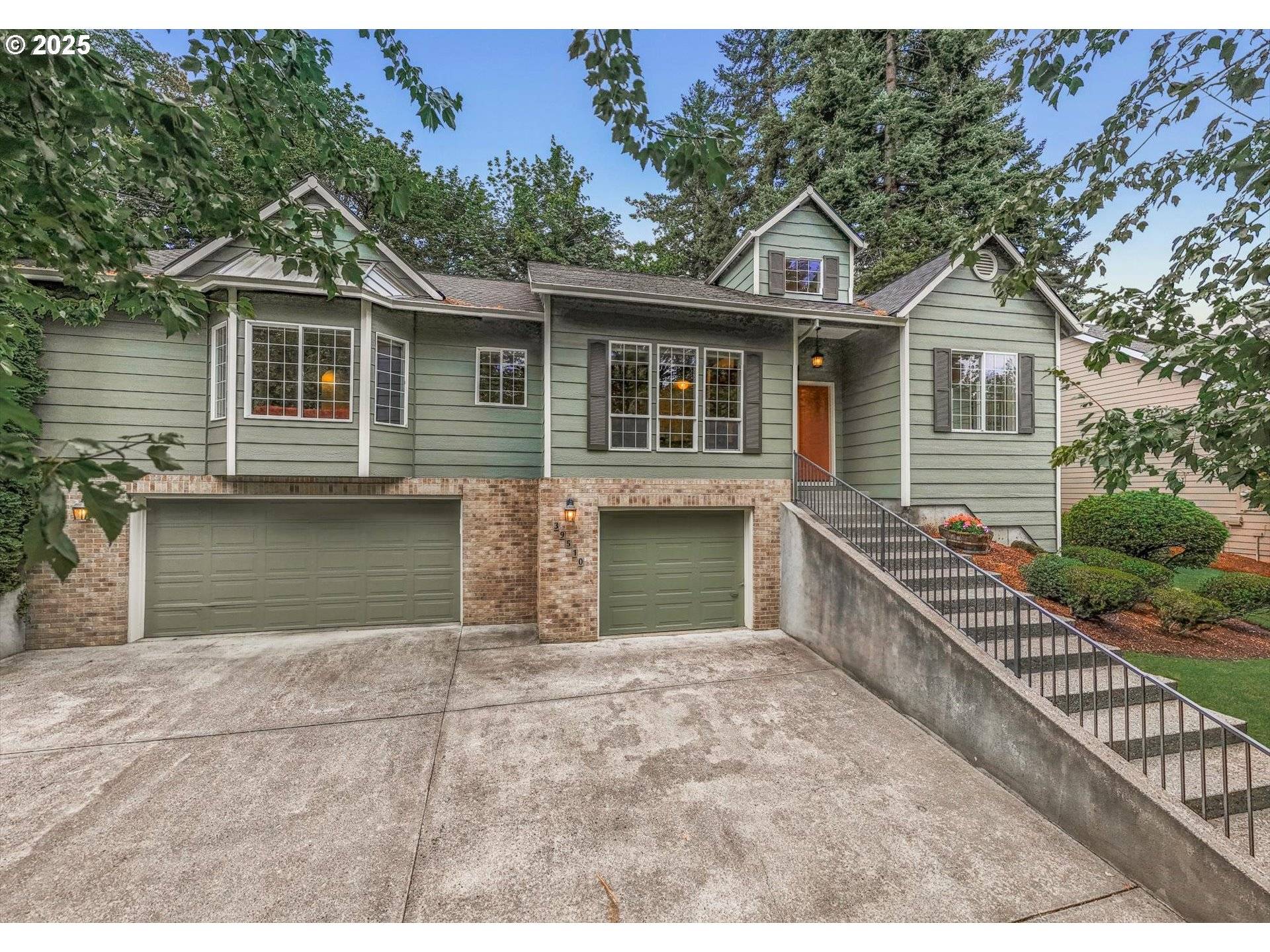 Sandy, OR 97055,39510 HOOD ST