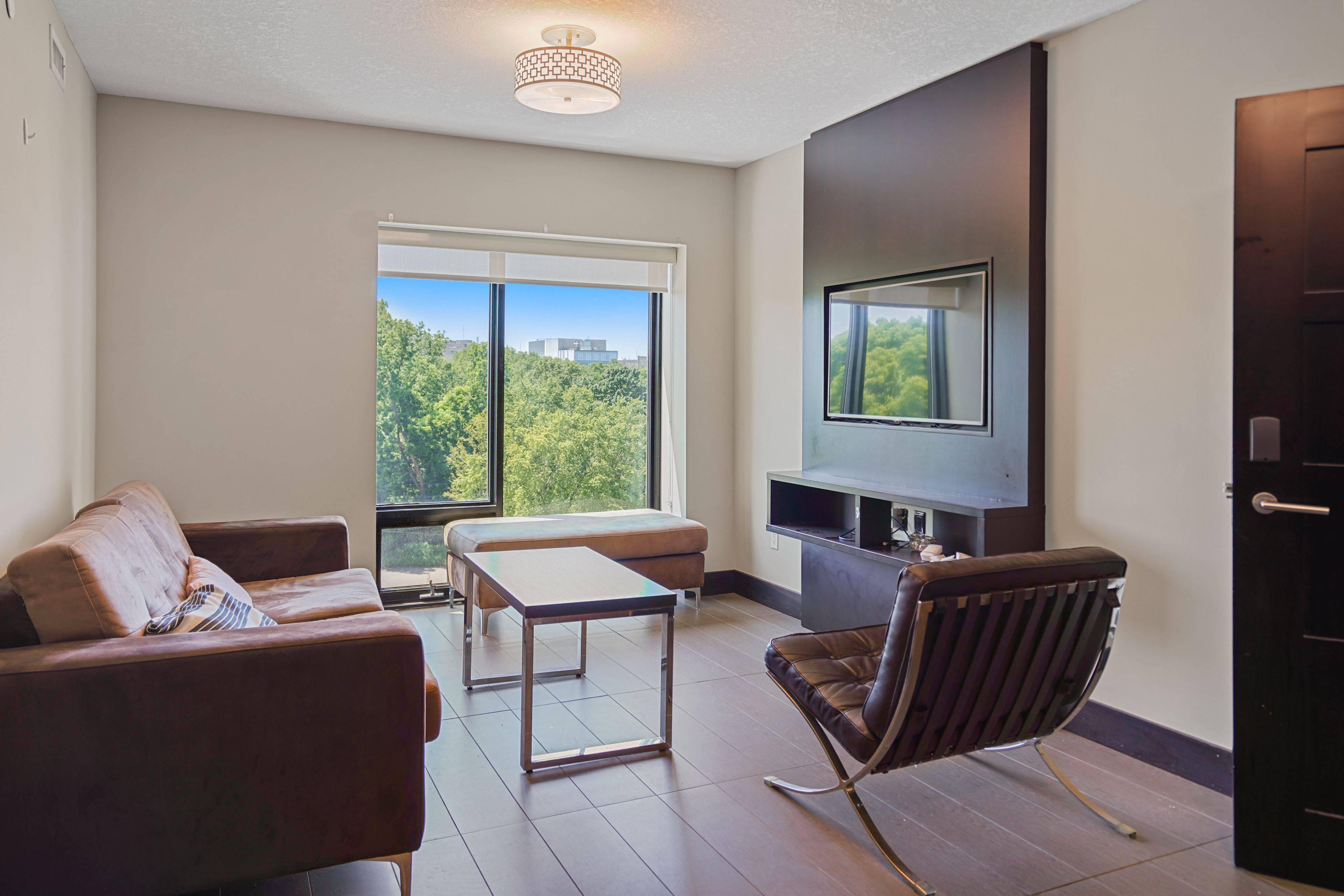 London East, ON N6A 0C1,1235 Richmond ST #701