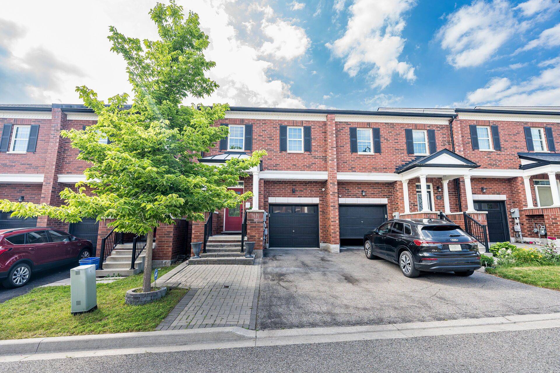 Milton, ON L9T 7K5,55 Henry CRES