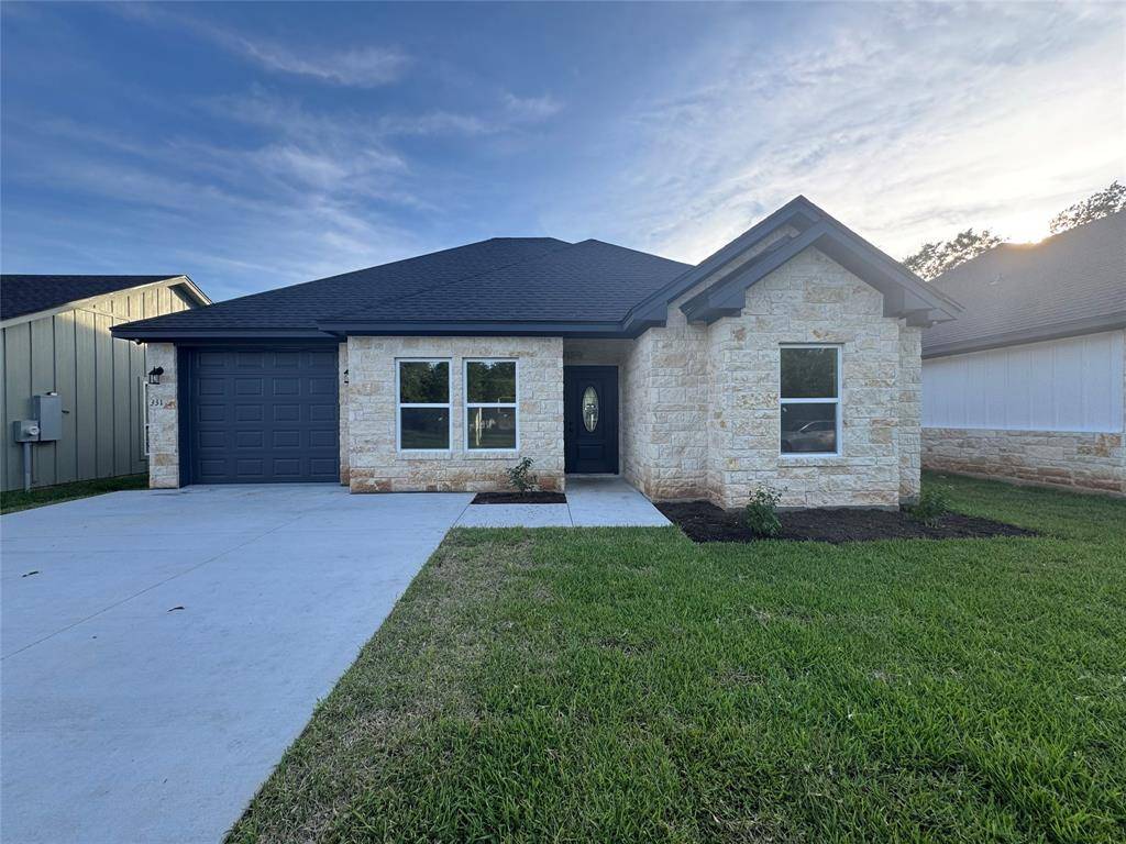 Mcgregor, TX 76657,329 Rogers Street
