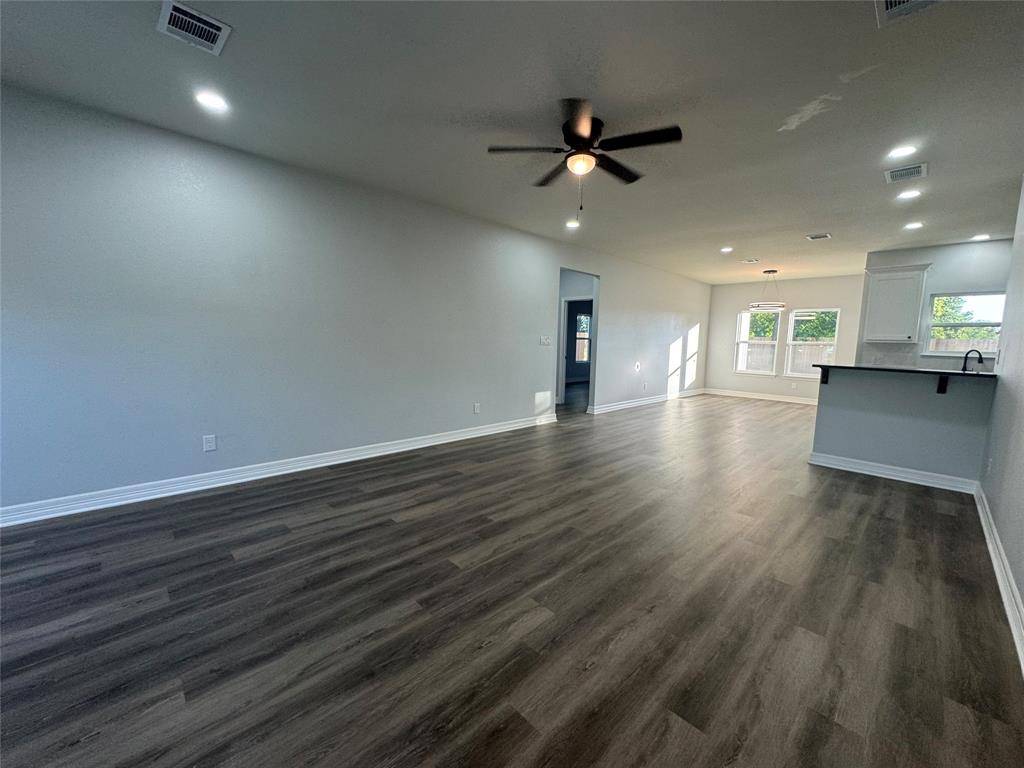 Mcgregor, TX 76657,329 Rogers Street