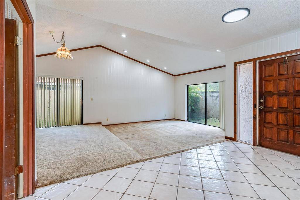 Coral Springs, FL 33071,648 NW 100th Ln