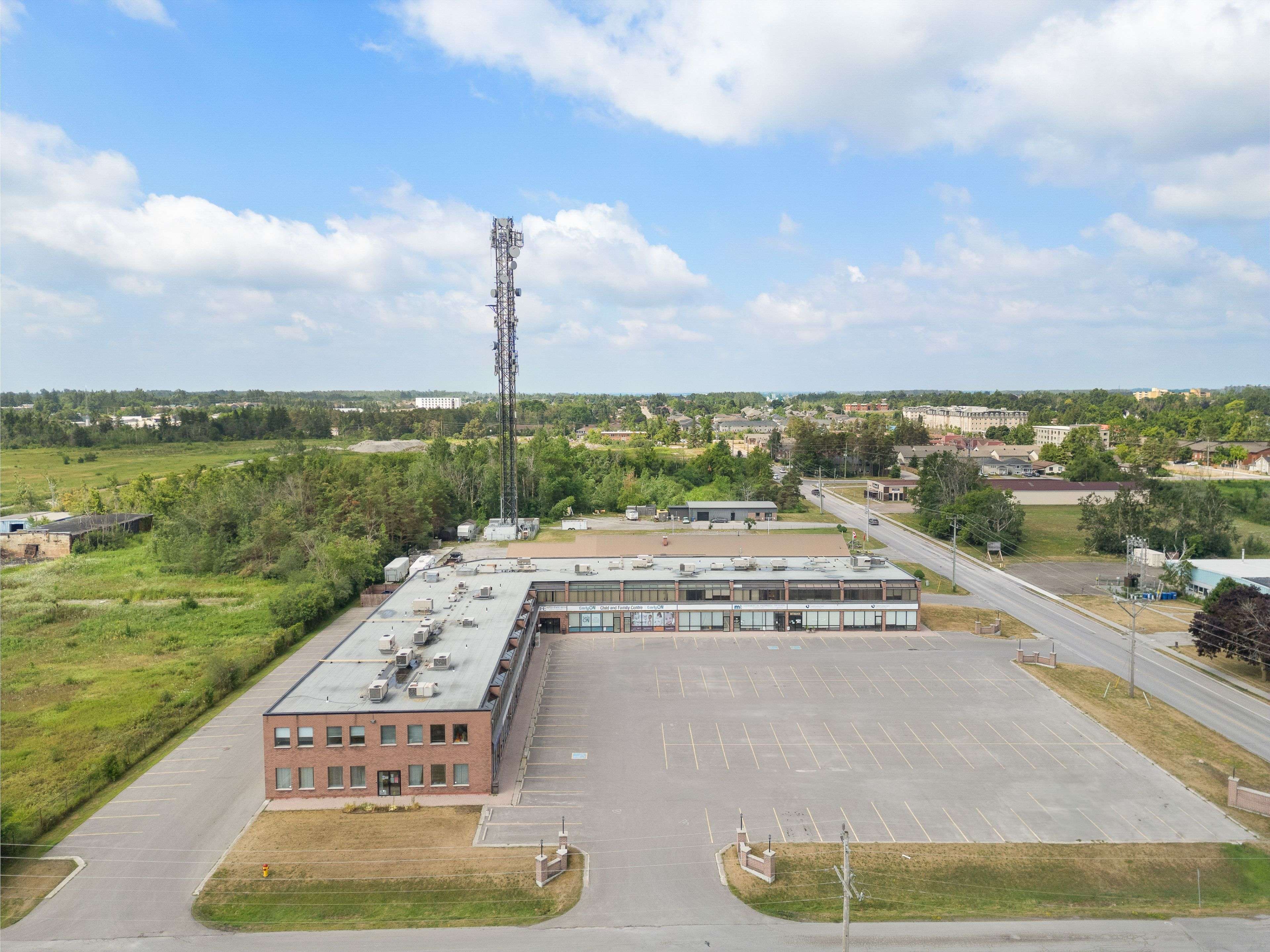 Kawartha Lakes, ON K9V 5Z6,55 Mary ST W #214