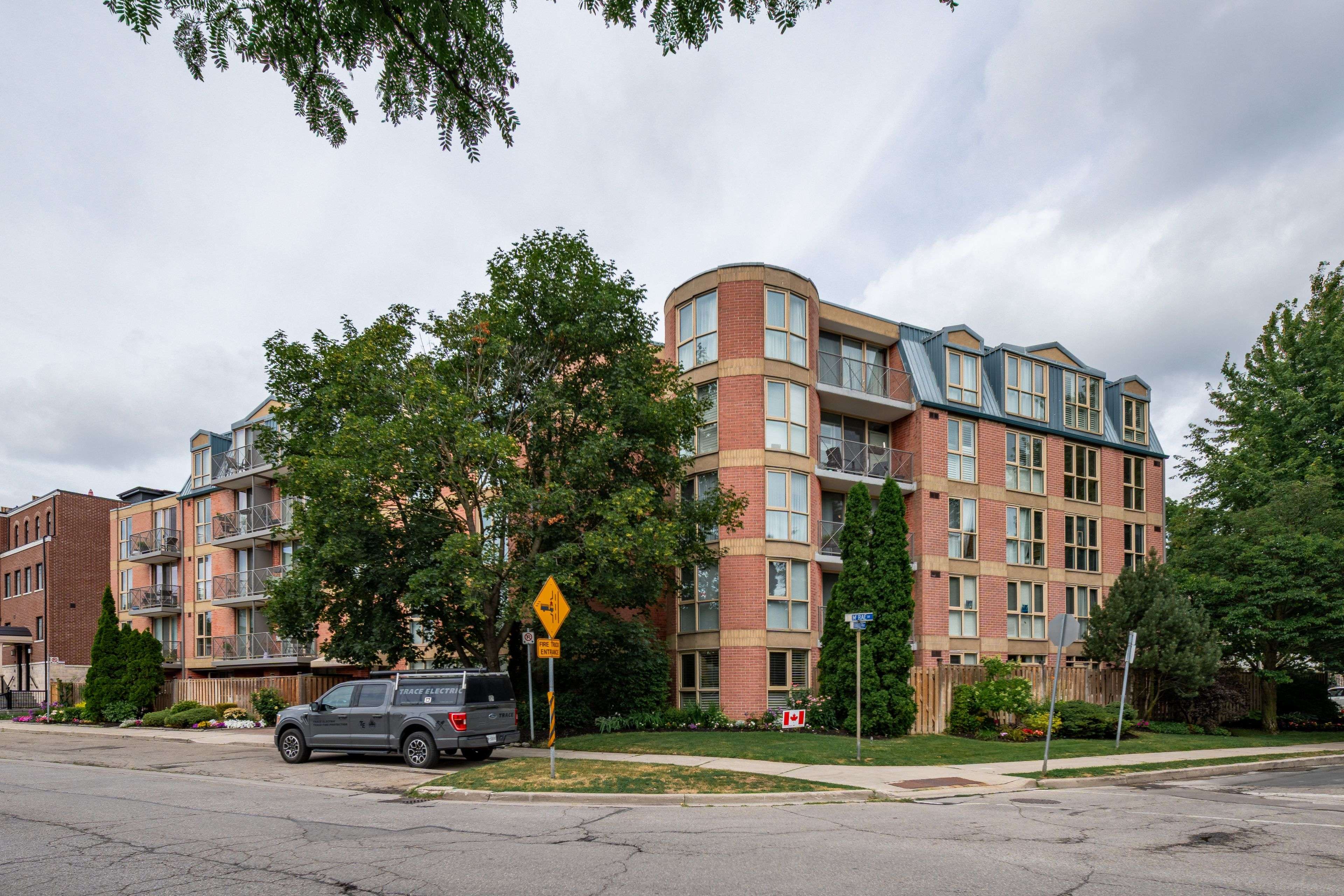 Toronto C11, ON M4G 4G4,356 McRae DR #508