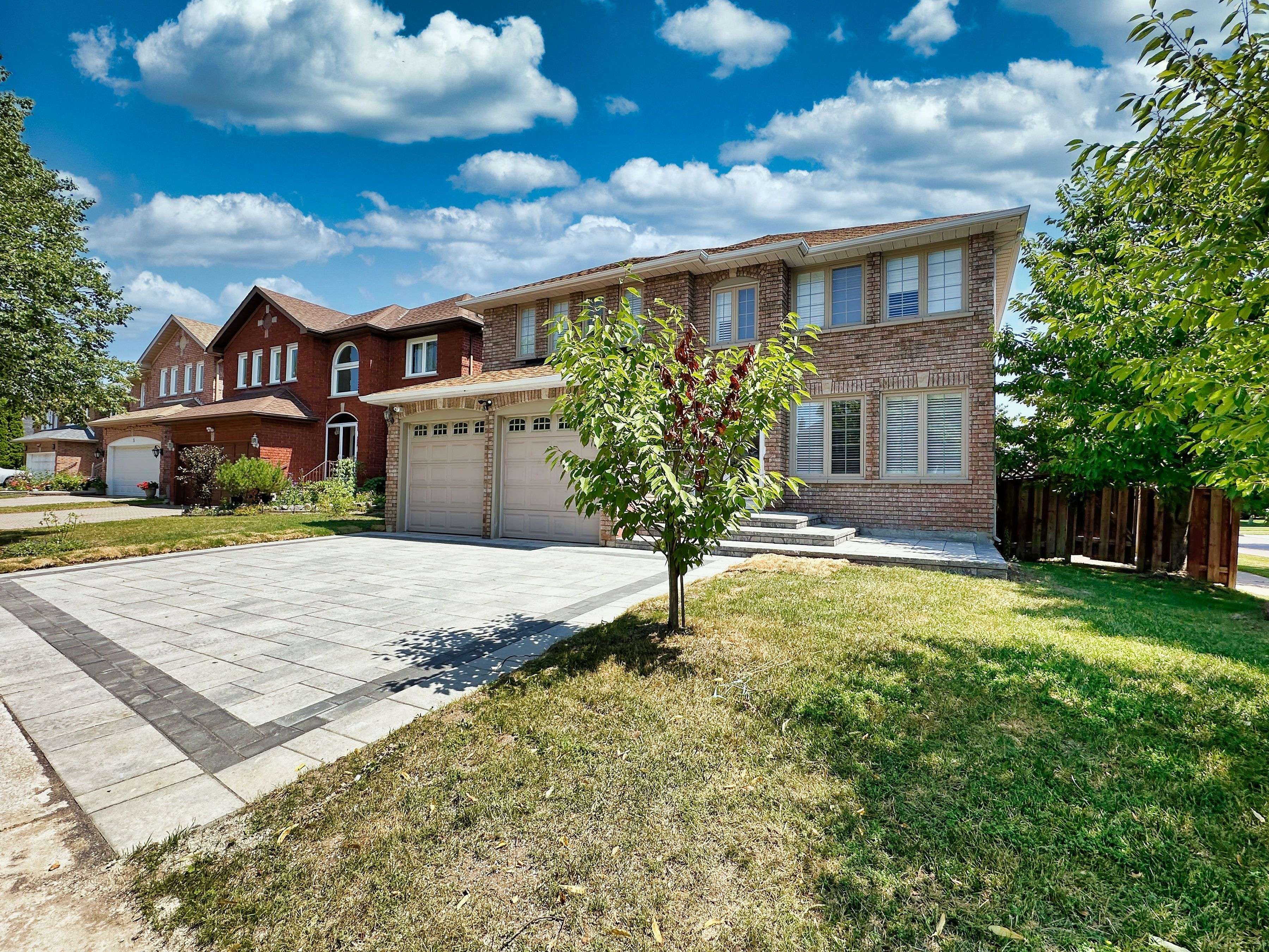 Richmond Hill, ON L4B 3E2,1 Hearthstone CRES