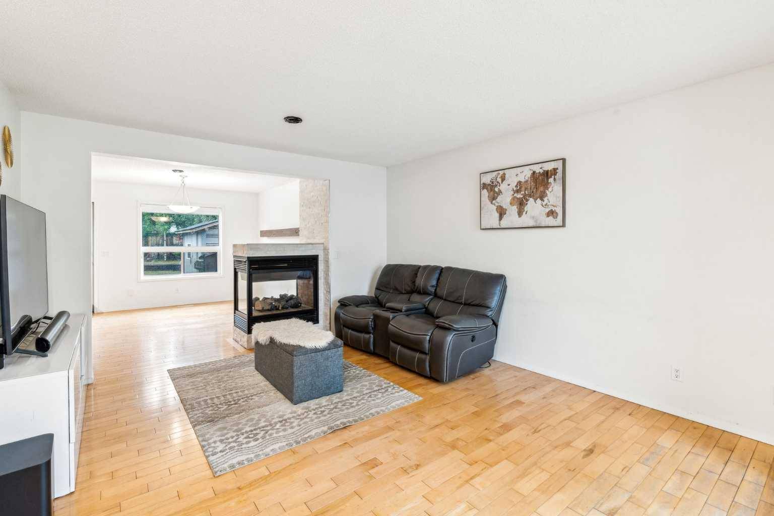 Calgary, AB T2Y 2W5,210 Millrise SQ SW