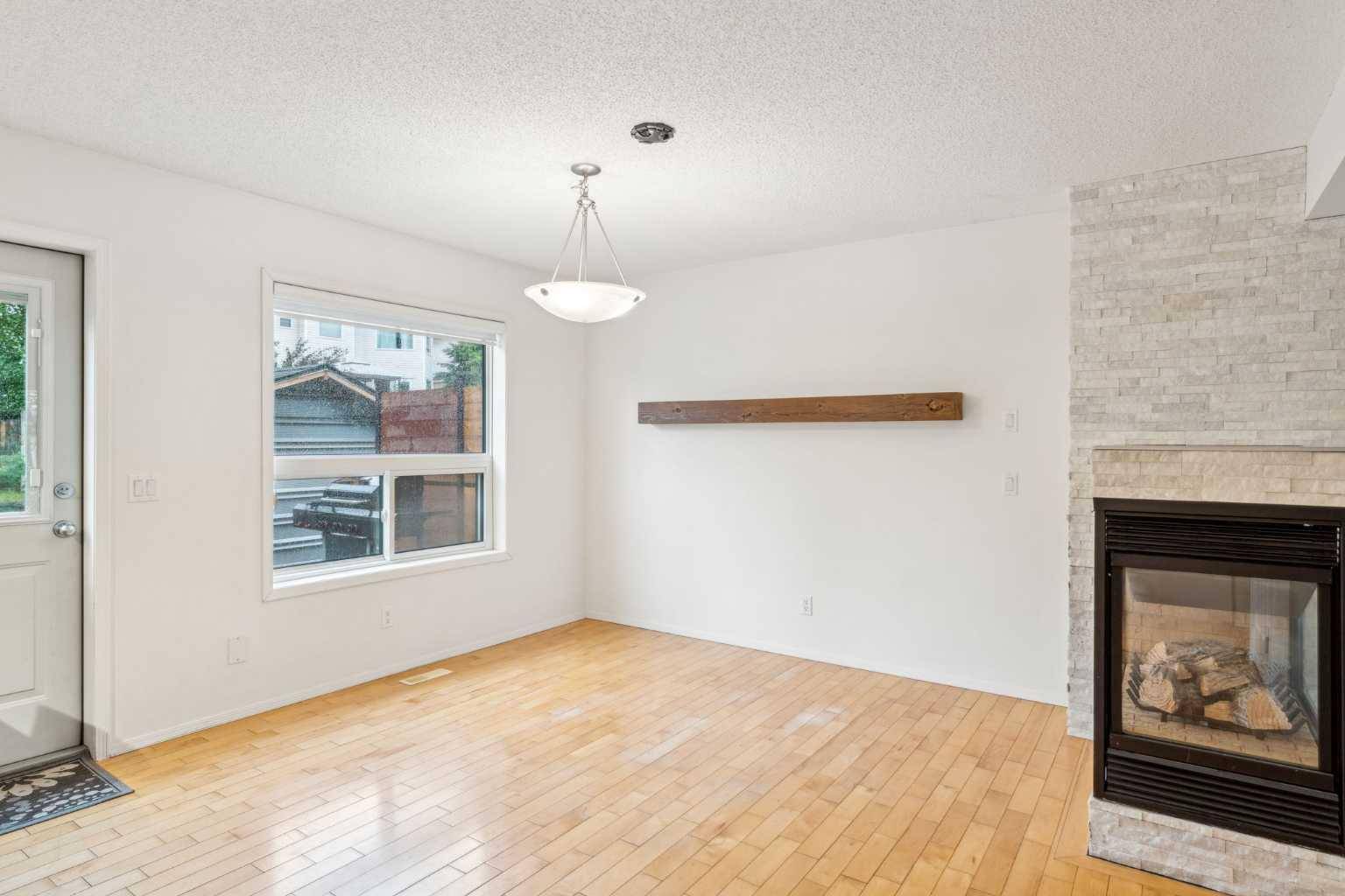 Calgary, AB T2Y 2W5,210 Millrise SQ SW