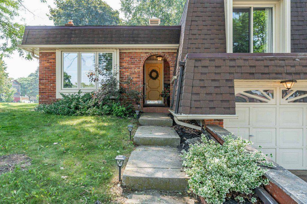 Brantford, ON N3R 6N7,44 CEDARLAND DR