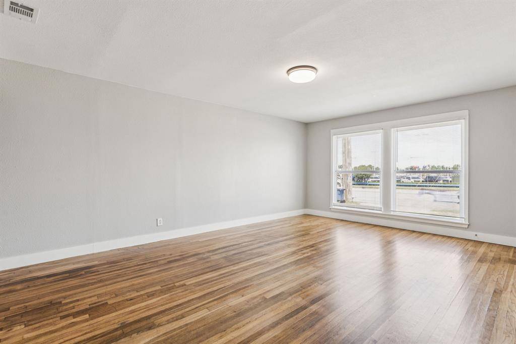 Dallas, TX 75235,3226 Inwood Road