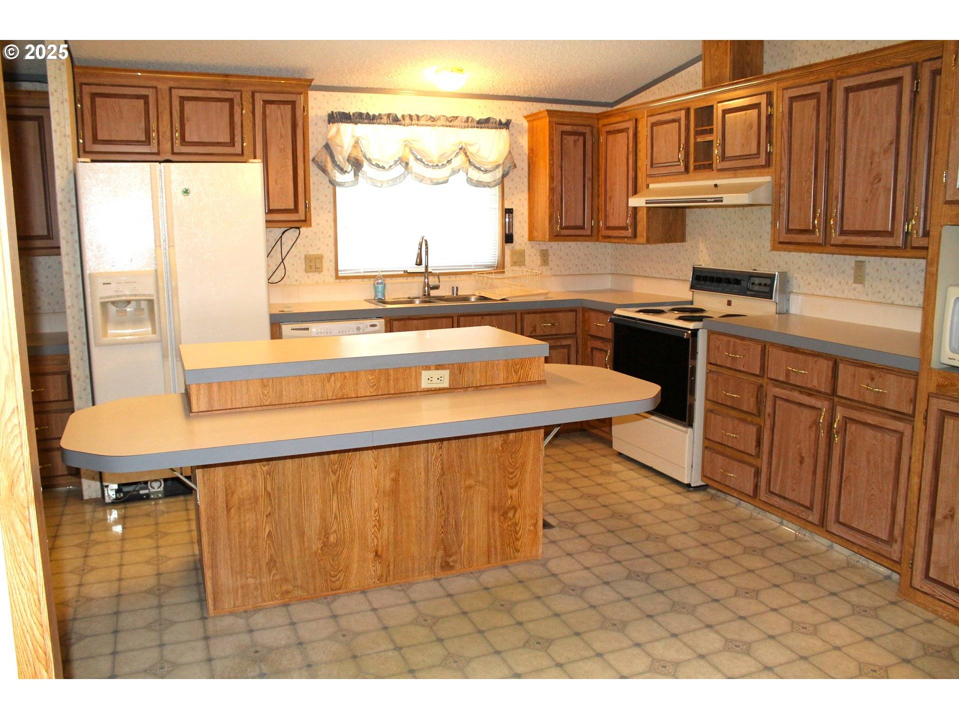 Mount Vernon, OR 97865,210 N MOUNTAIN BLVD