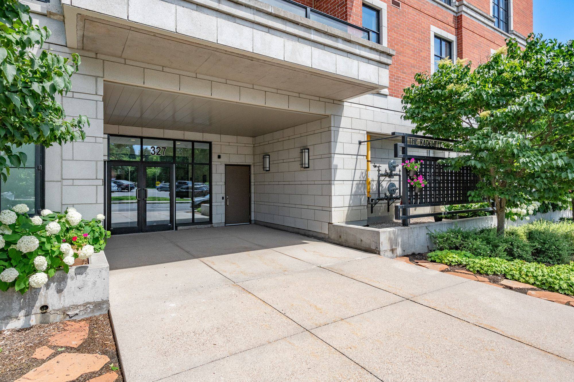 Dows Lake - Civic Hospital And Area, ON K1Y 1R6,327 Breezehill AVE S #210