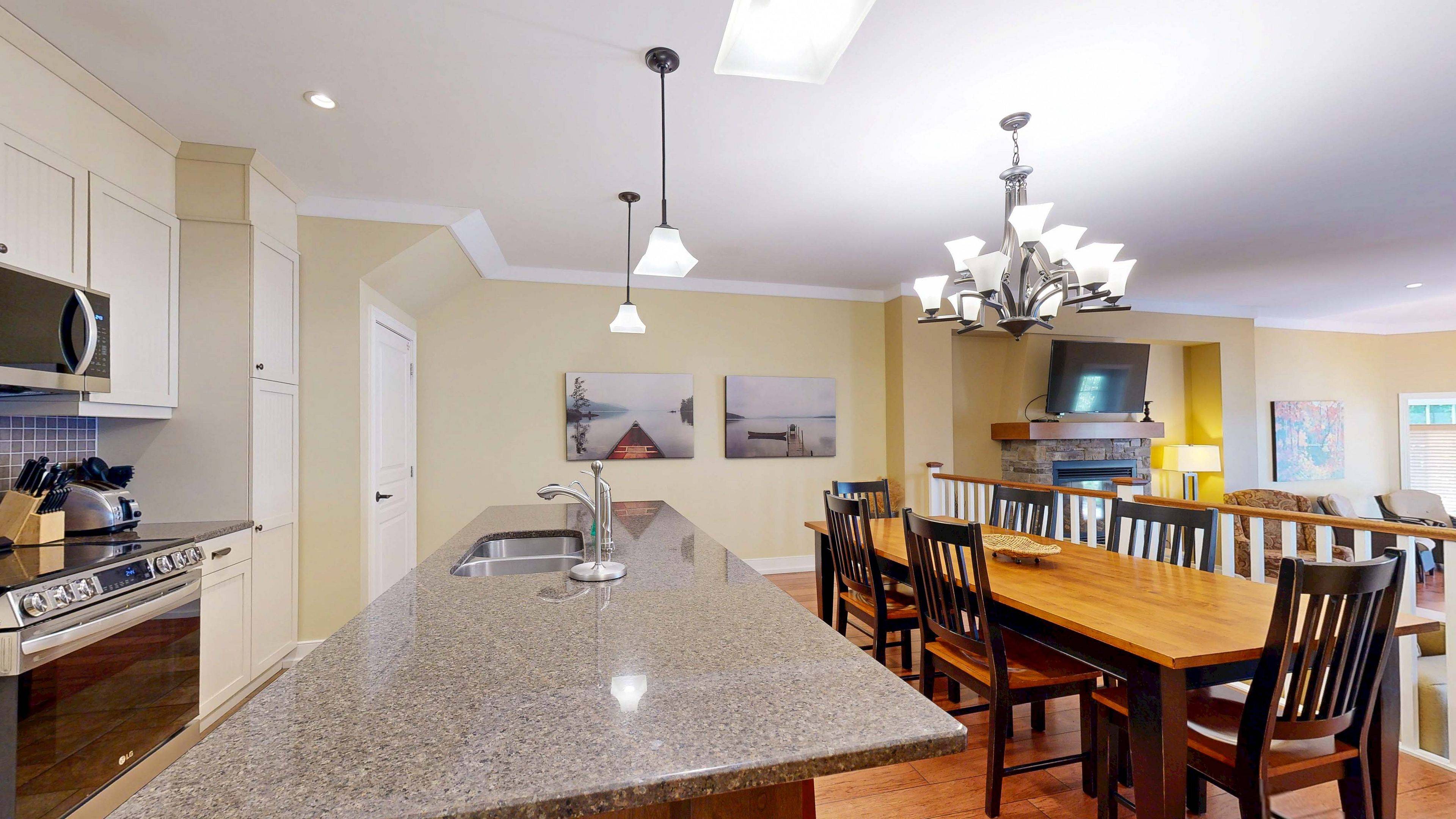 Rideau Lakes, ON K0G 1X0,532 10th Concession RD #8-2