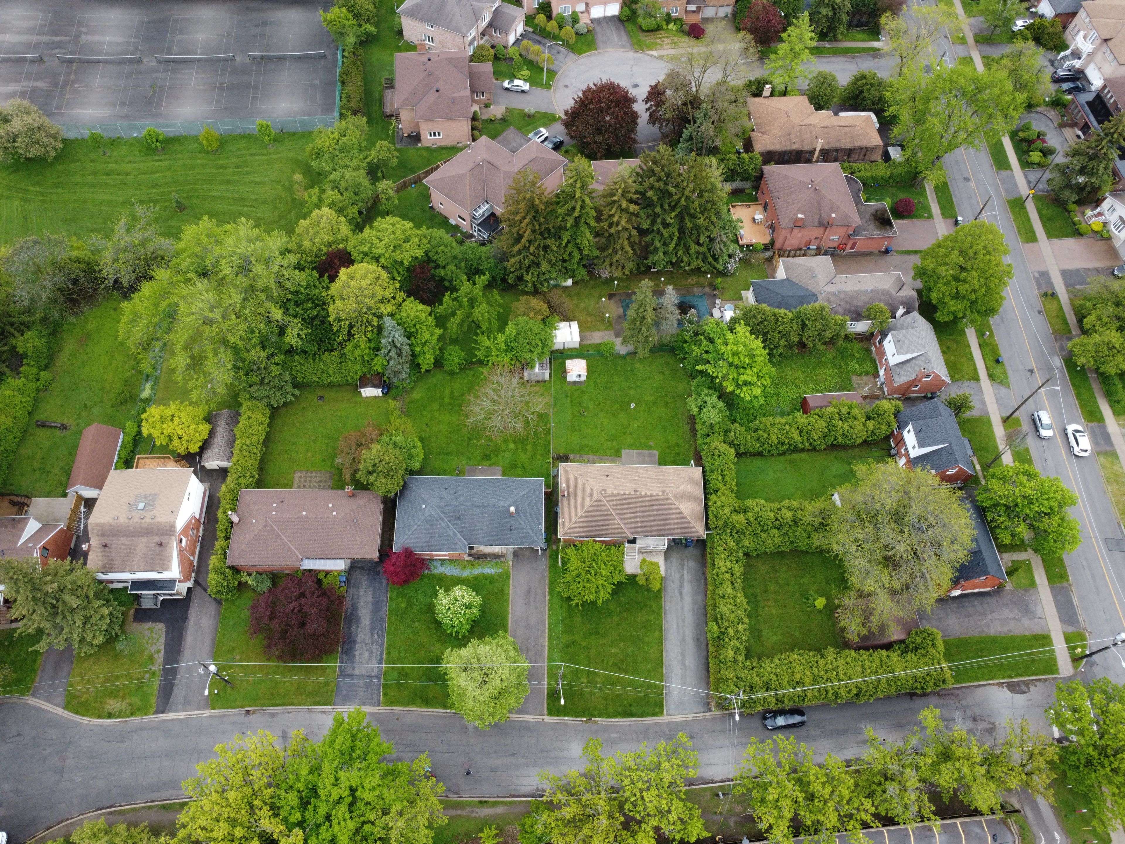 Toronto C07, ON M2M 1S1,77 Talbot RD