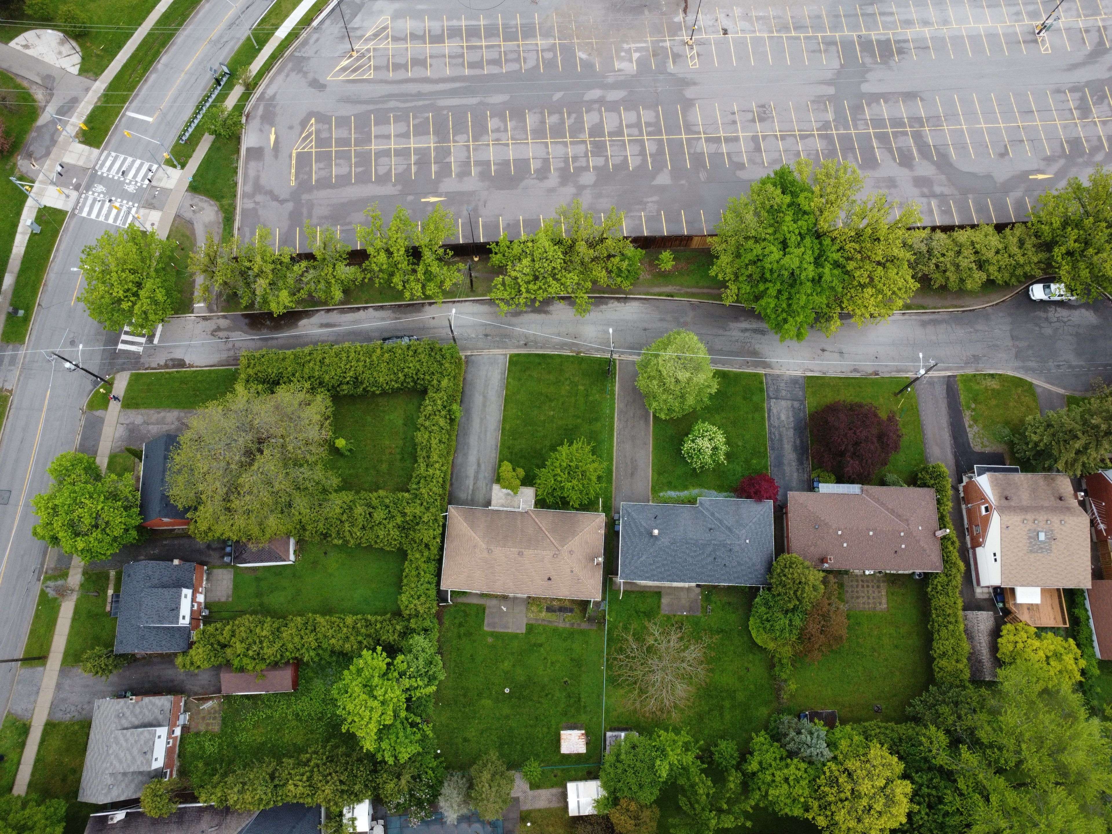 Toronto C07, ON M2M 1S1,77 Talbot RD