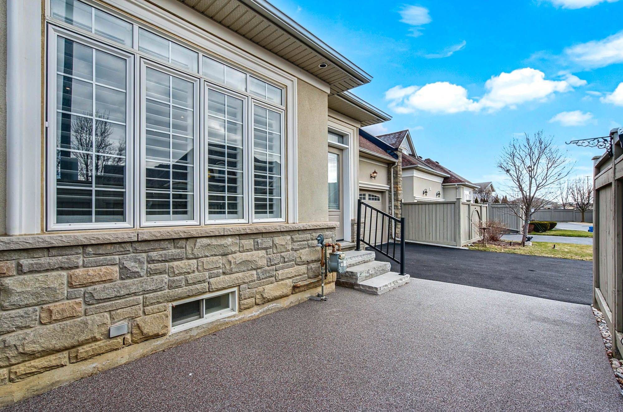 Halton Hills, ON L7G 0B9,38 Garrison SQ